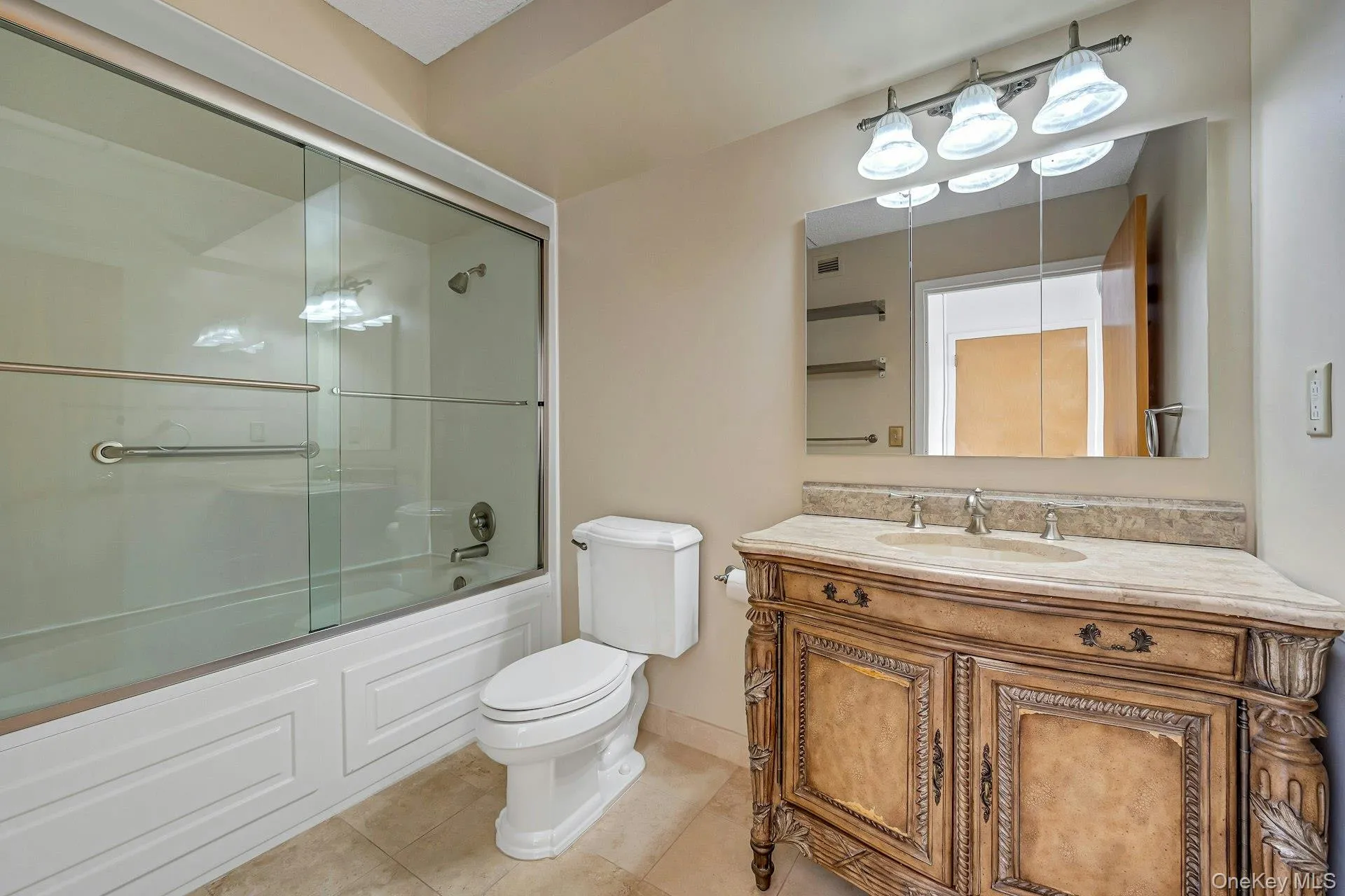 Primary Bathroom has shower/tub combo. Primary Bathroom has shower/tub combo.