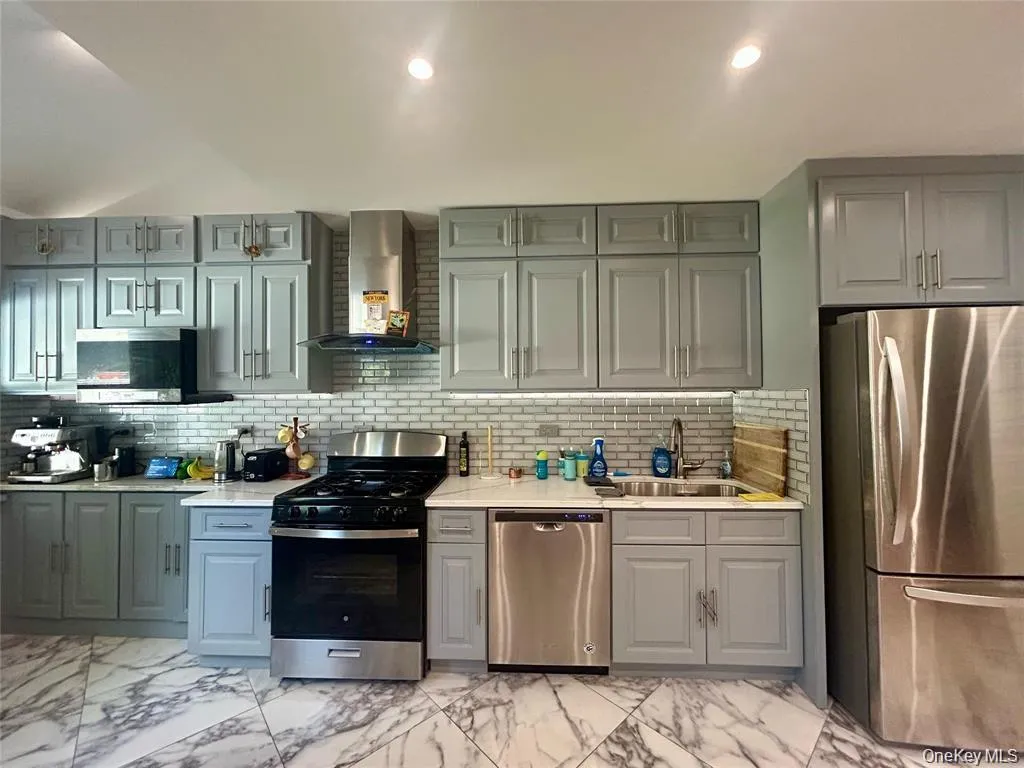 65-43 Alderton Street, New York, NY, 3 Bedrooms Bedrooms, 6 Rooms Rooms,1 BathroomBathrooms,Residential Lease,For Rent,Alderton,0,970439 65-43 Alderton Street, New York, NY, 3 Bedrooms Bedrooms, 6 Rooms Rooms,1 BathroomBathrooms,Residential Lease,For Rent,Alderton,0,970439