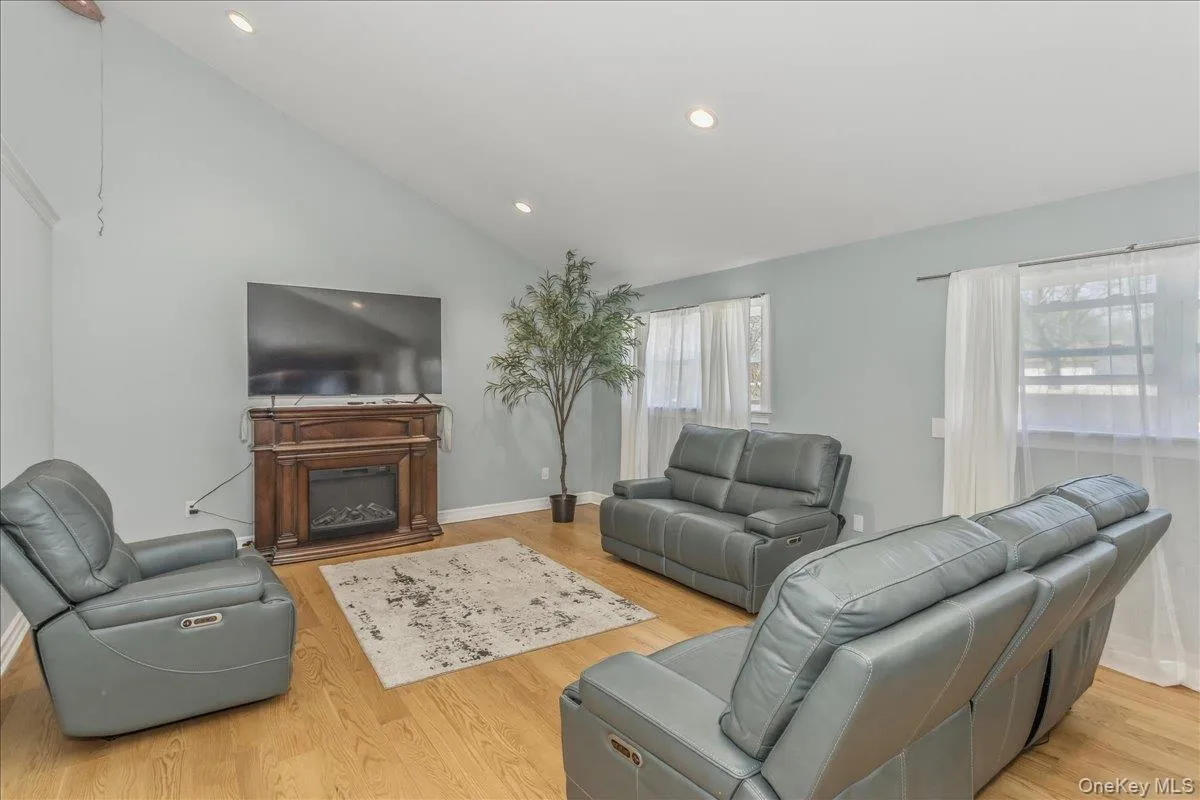 949 Union Street, Islip, NY, 4 Bedrooms Bedrooms, 13 Rooms Rooms,3 BathroomsBathrooms,Residential,For Rent,Union,0,970441 949 Union Street, Islip, NY, 4 Bedrooms Bedrooms, 13 Rooms Rooms,3 BathroomsBathrooms,Residential,For Rent,Union,0,970441