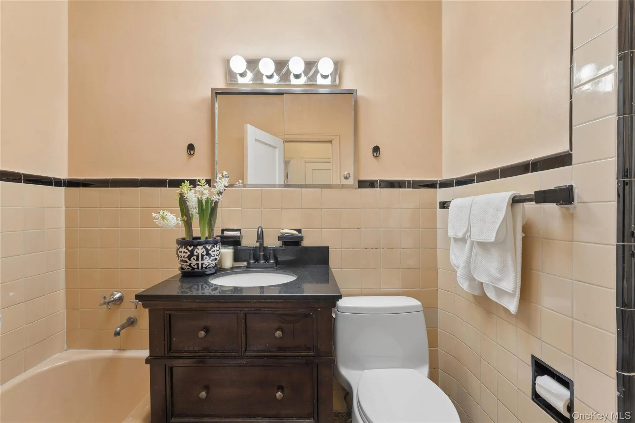 85-71 67th Avenue, New York, NY, 2 Bedrooms Bedrooms, 6 Rooms Rooms,1 BathroomBathrooms,Residential,For Rent,67th,0,970452 85-71 67th Avenue, New York, NY, 2 Bedrooms Bedrooms, 6 Rooms Rooms,1 BathroomBathrooms,Residential,For Rent,67th,0,970452