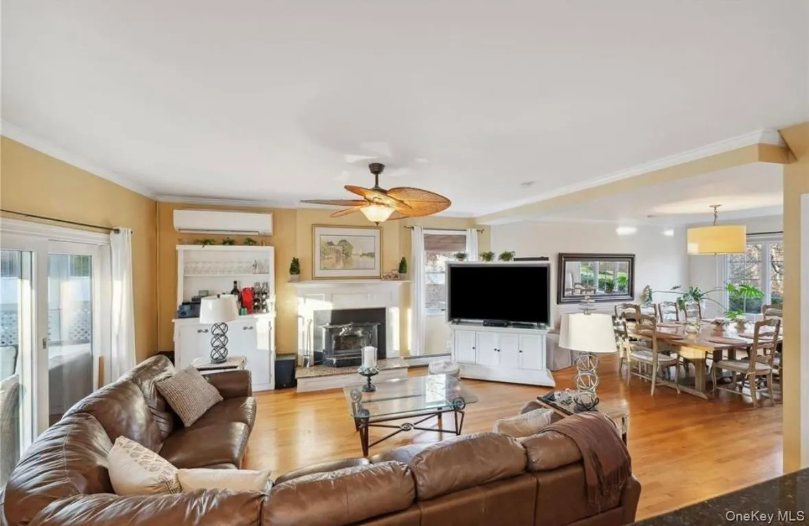 23 Westbury Road, Southampton, NY, 4 Bedrooms Bedrooms, 8 Rooms Rooms,3 BathroomsBathrooms,Residential Lease,For Rent,Westbury,0,970480 23 Westbury Road, Southampton, NY, 4 Bedrooms Bedrooms, 8 Rooms Rooms,3 BathroomsBathrooms,Residential Lease,For Rent,Westbury,0,970480