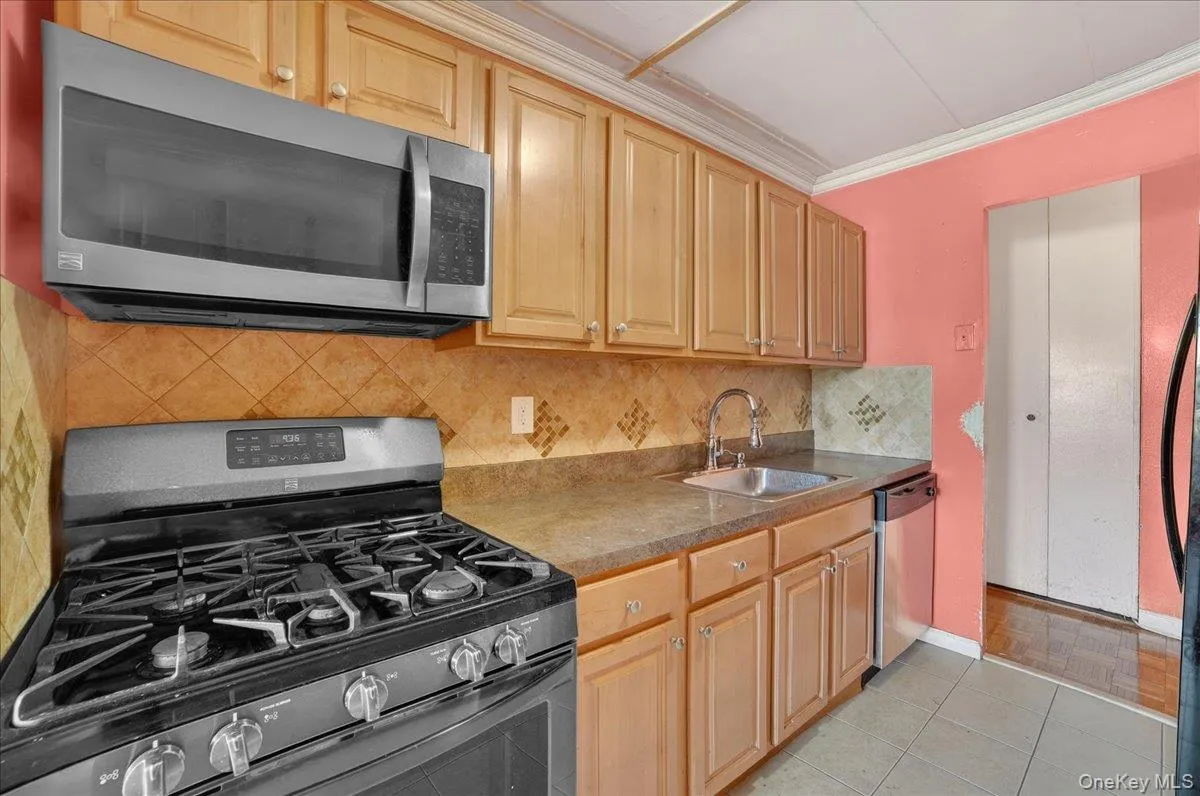 11 Park Avenue, Mount Vernon, NY, 3 Bedrooms Bedrooms, 6 Rooms Rooms,2 BathroomsBathrooms,Residential,For Rent,Park,0,970481 11 Park Avenue, Mount Vernon, NY, 3 Bedrooms Bedrooms, 6 Rooms Rooms,2 BathroomsBathrooms,Residential,For Rent,Park,0,970481