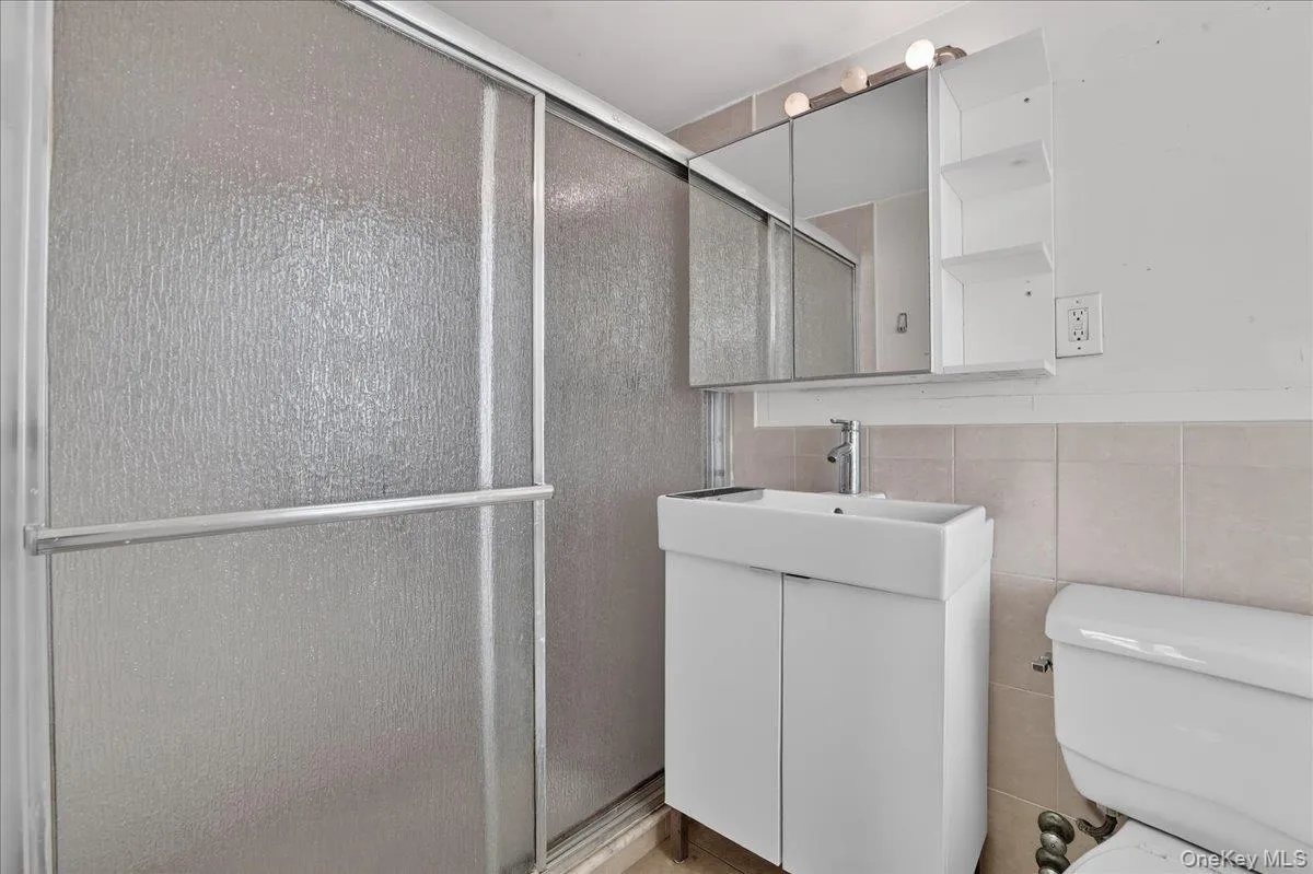 11 Park Avenue, Mount Vernon, NY, 3 Bedrooms Bedrooms, 6 Rooms Rooms,2 BathroomsBathrooms,Residential,For Rent,Park,0,970481 11 Park Avenue, Mount Vernon, NY, 3 Bedrooms Bedrooms, 6 Rooms Rooms,2 BathroomsBathrooms,Residential,For Rent,Park,0,970481