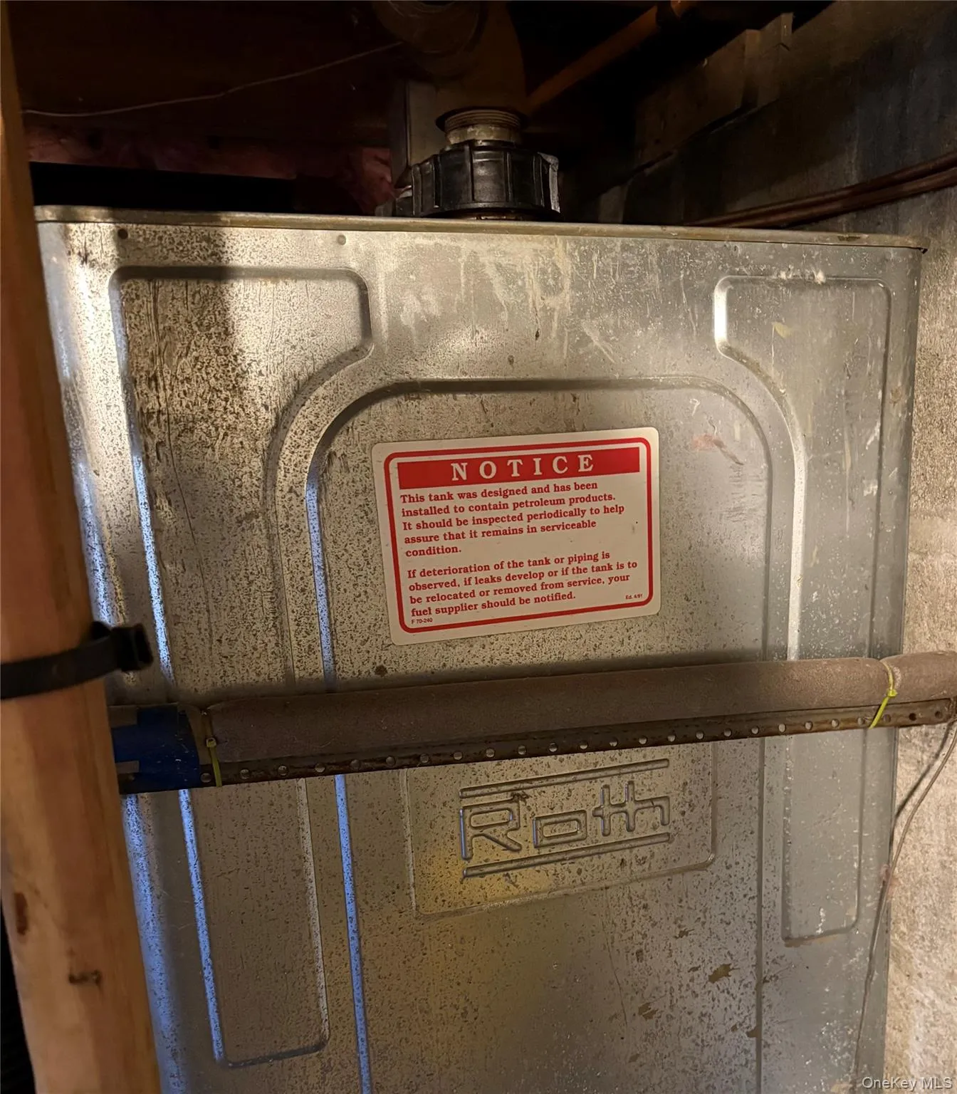 Oil tank Oil tank