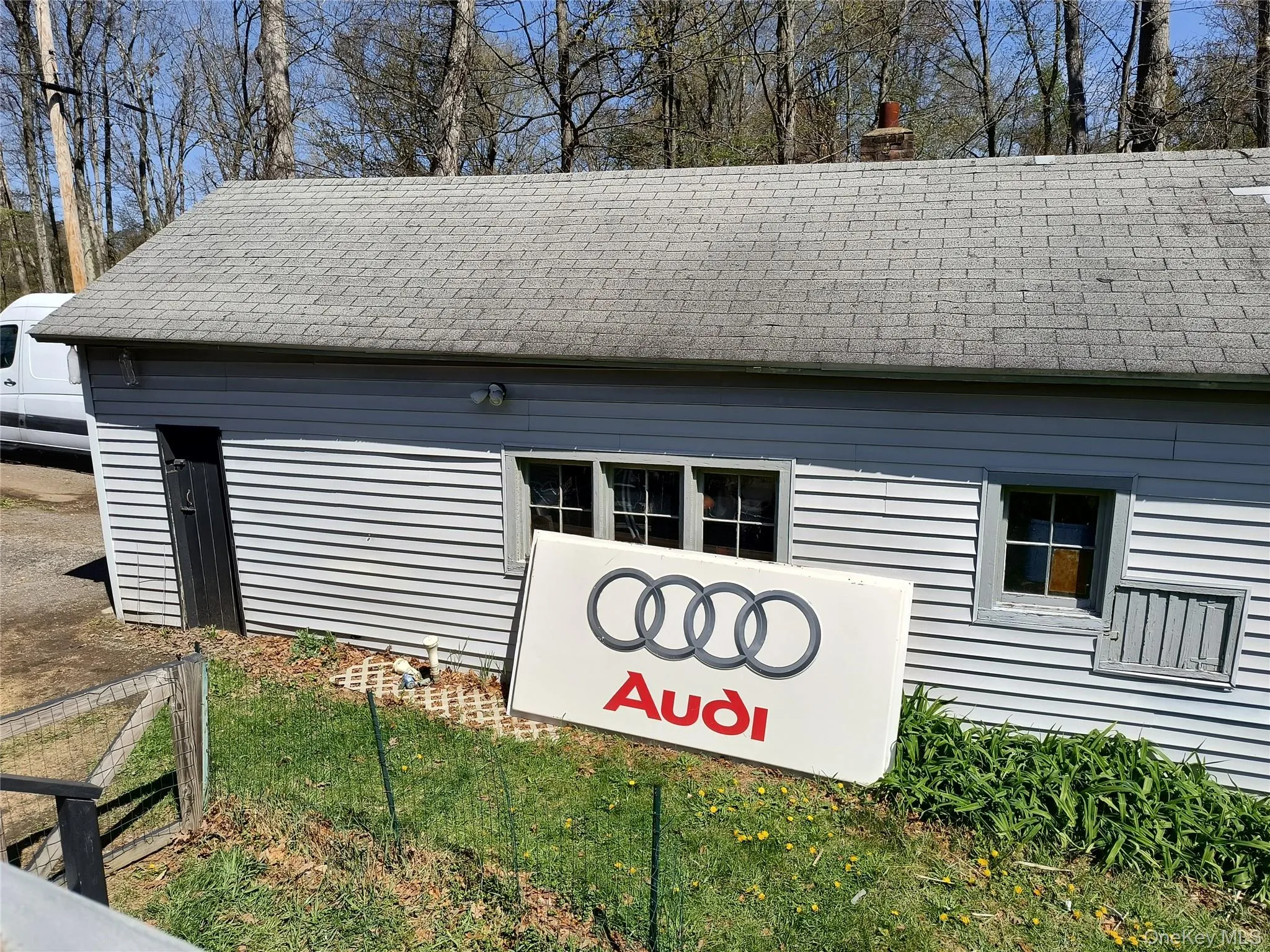 The garage is deep, so lots of workshop space & storage! The garage is deep, so lots of workshop space & storage!