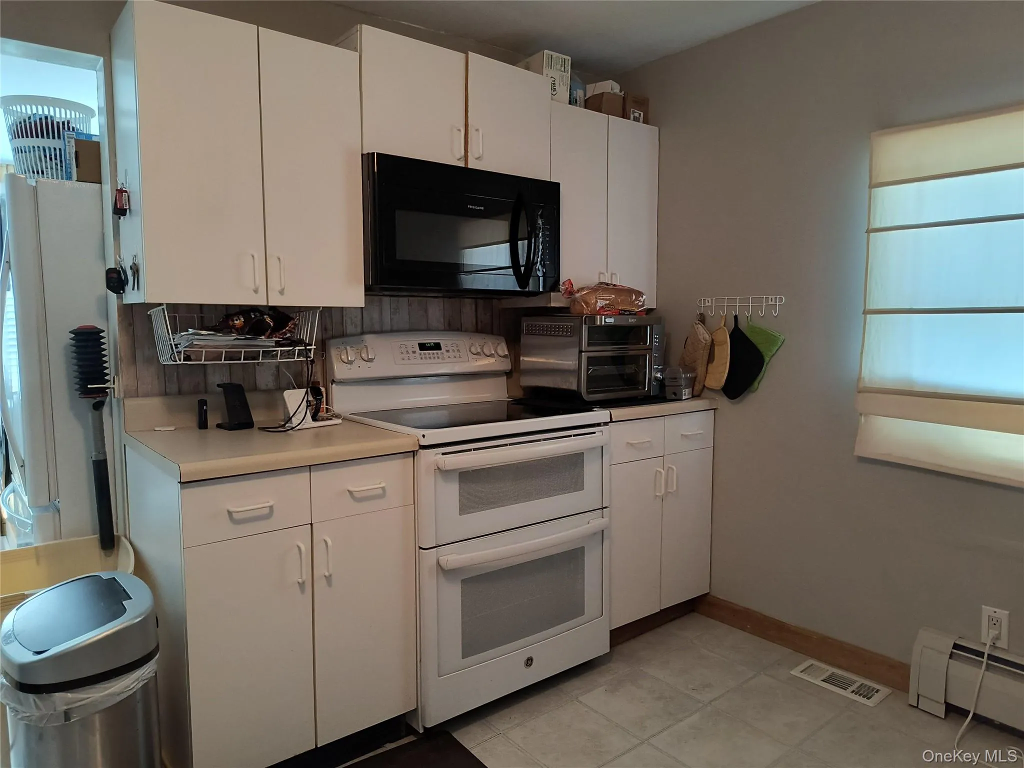 The range has a double oven set up! The range has a double oven set up!