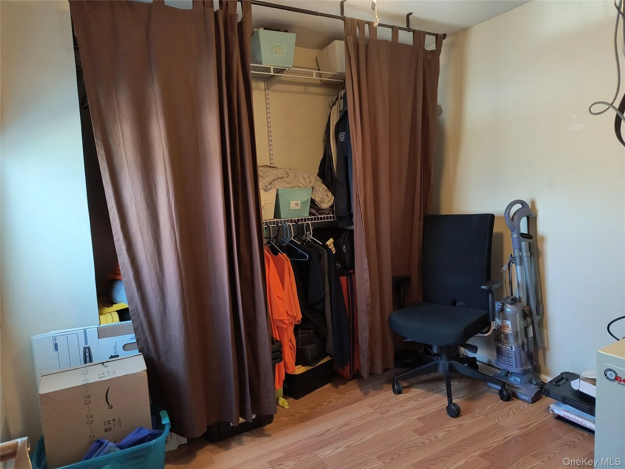 2nd bedroom with large closet! 2nd bedroom with large closet!