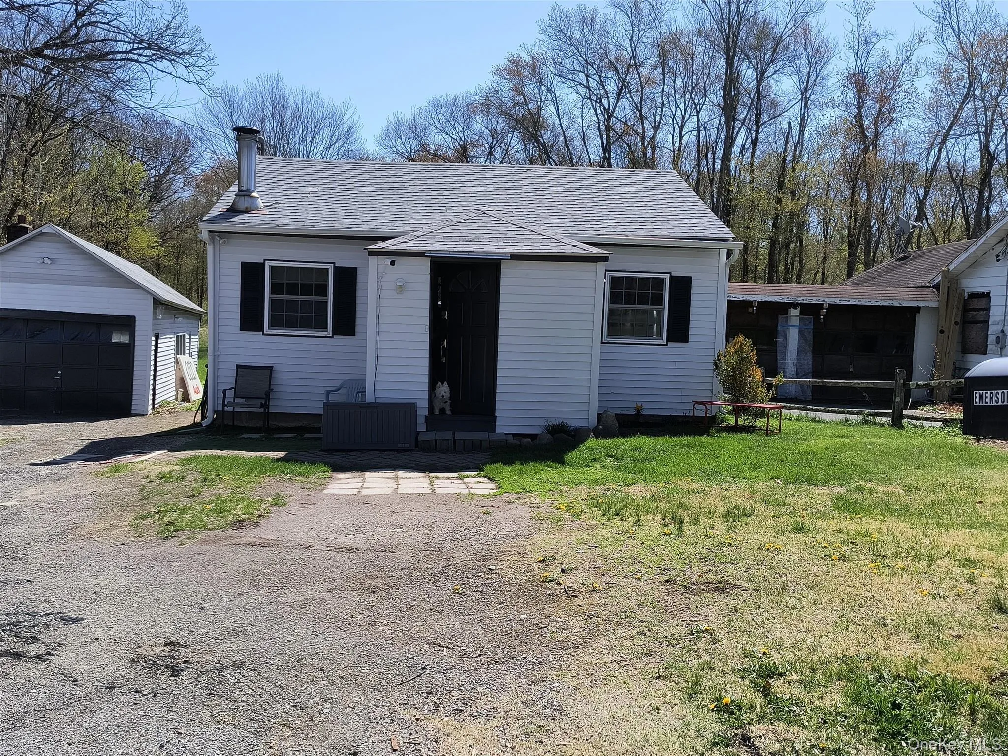 The driveway is wide, great for even an RV! The driveway is wide, great for even an RV!