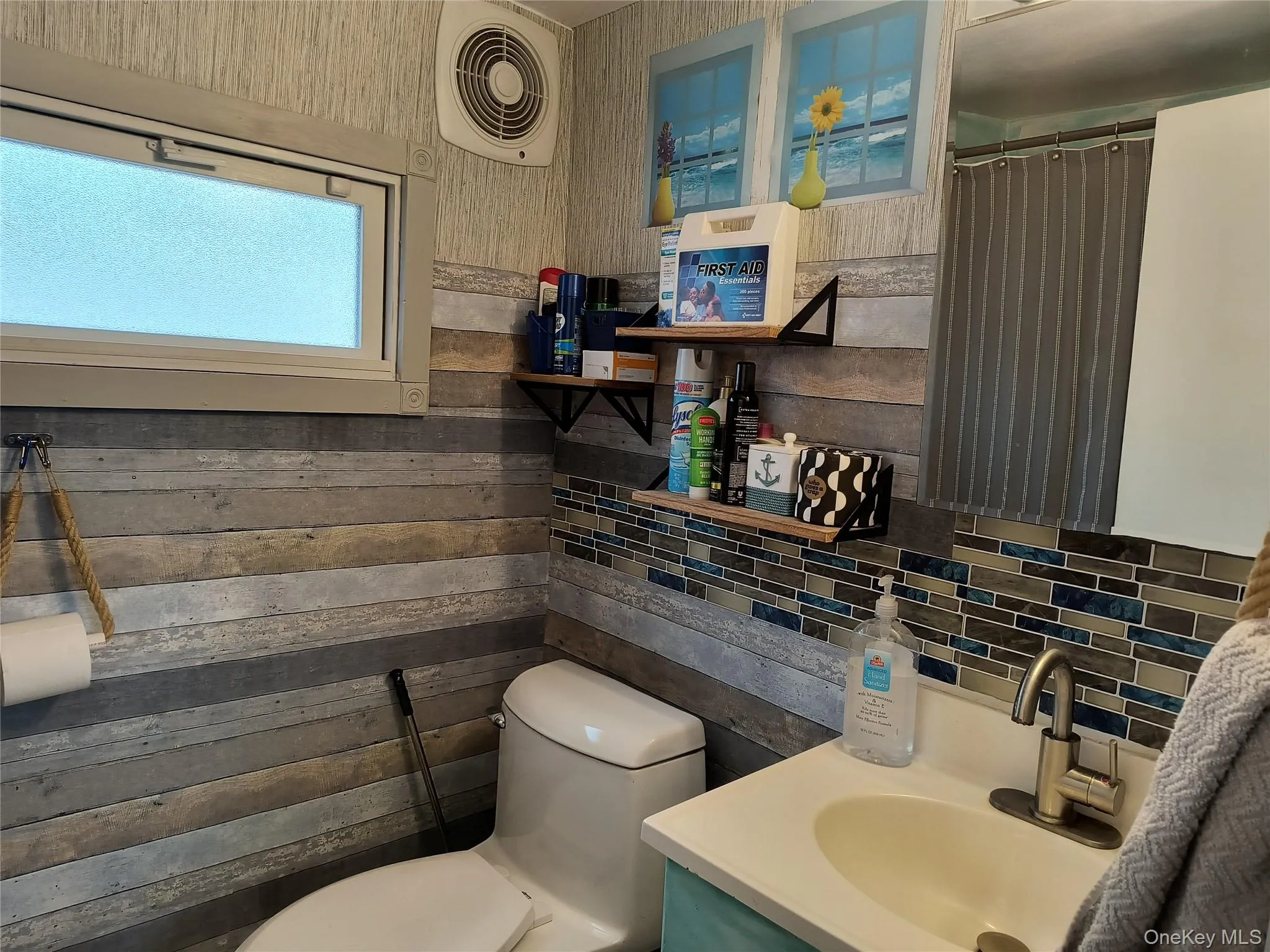 Cute bathroom! Cute bathroom!