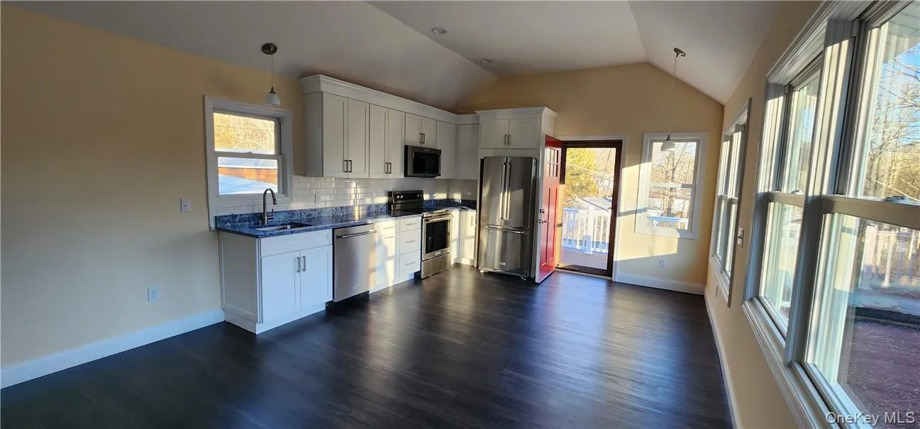 Kitchen/livingrm Kitchen/livingrm