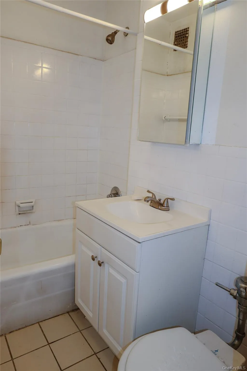 8720 175th Street, New York, NY, 3 Rooms Rooms,1 BathroomBathrooms,Residential Sale,For Rent,175th,0,970551 8720 175th Street, New York, NY, 3 Rooms Rooms,1 BathroomBathrooms,Residential Sale,For Rent,175th,0,970551