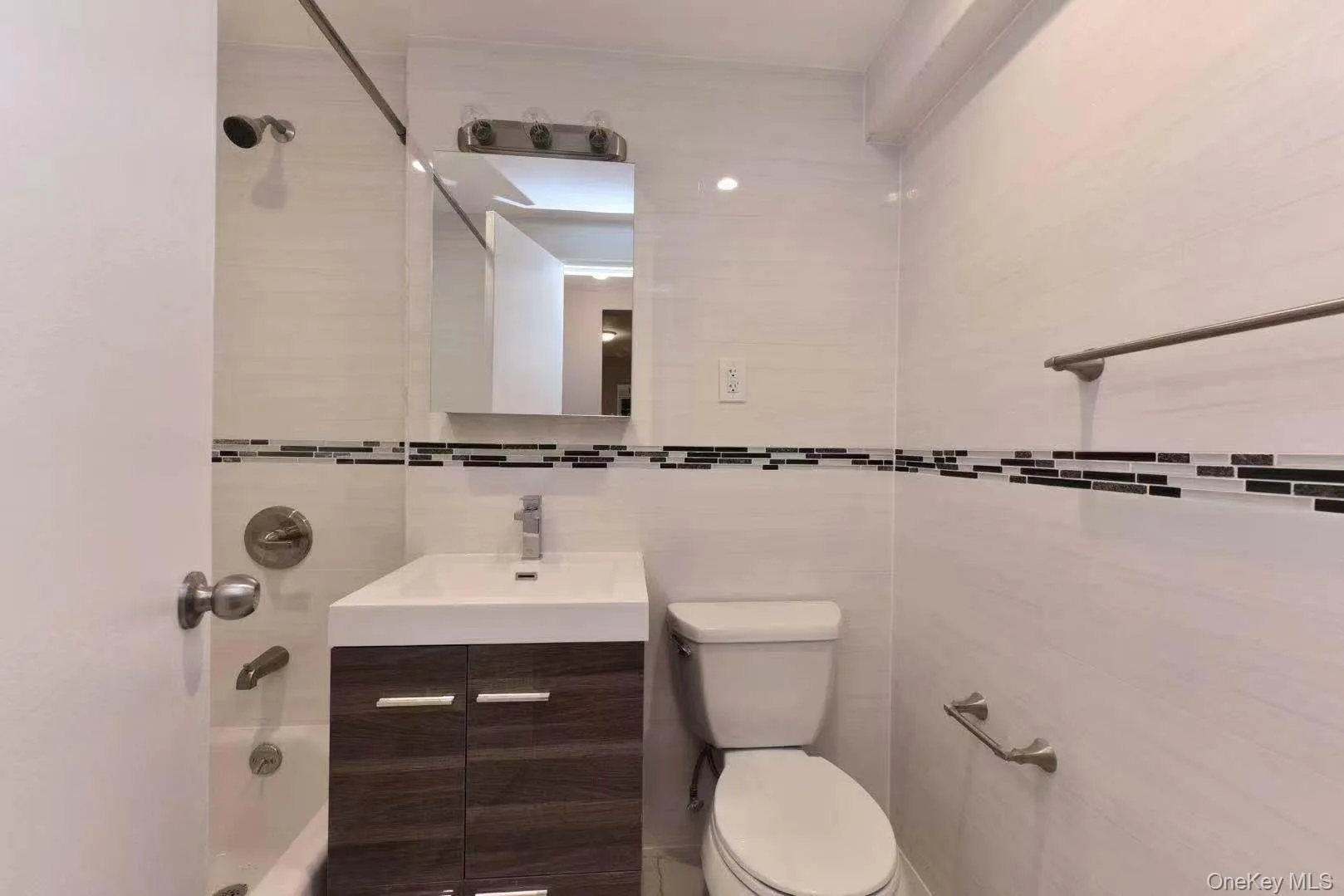 15272 Melbourne Avenue, New York, NY, 1 Bedroom Bedrooms, 4 Rooms Rooms,1 BathroomBathrooms,Residential,For Rent,Melbourne,0,970563 15272 Melbourne Avenue, New York, NY, 1 Bedroom Bedrooms, 4 Rooms Rooms,1 BathroomBathrooms,Residential,For Rent,Melbourne,0,970563