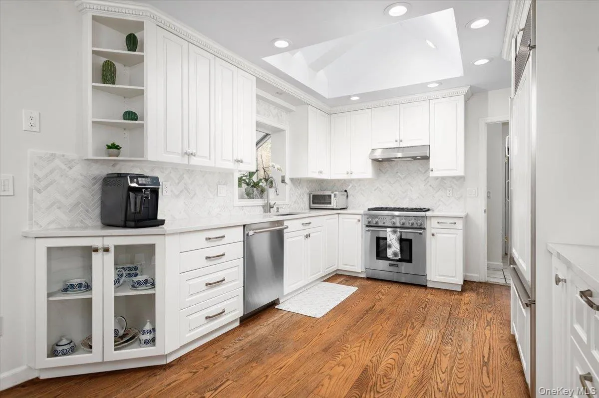 9 Cherry Lane, Greenburgh, NY, 5 Bedrooms Bedrooms, 11 Rooms Rooms,4 BathroomsBathrooms,Residential Lease,For Rent,Cherry,0,970576 9 Cherry Lane, Greenburgh, NY, 5 Bedrooms Bedrooms, 11 Rooms Rooms,4 BathroomsBathrooms,Residential Lease,For Rent,Cherry,0,970576