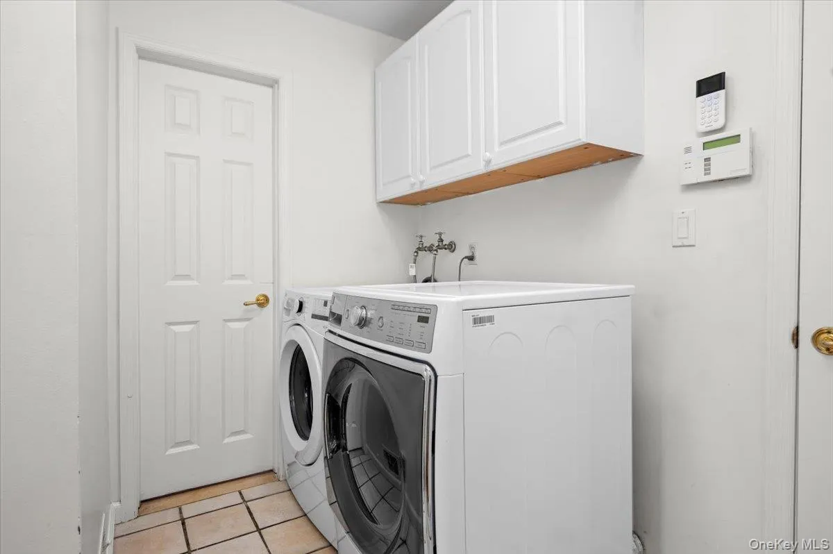 Laundry located on first level. Laundry located on first level.