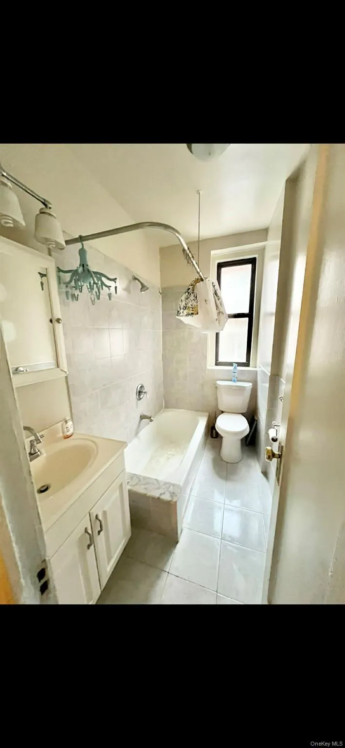 2187 Holland Avenue, New York, NY, 1 Bedroom Bedrooms, 4 Rooms Rooms,1 BathroomBathrooms,Residential Lease,For Rent,Holland,0,970631 2187 Holland Avenue, New York, NY, 1 Bedroom Bedrooms, 4 Rooms Rooms,1 BathroomBathrooms,Residential Lease,For Rent,Holland,0,970631