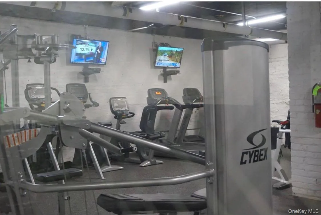 2187 Holland Avenue, New York, NY, 1 Bedroom Bedrooms, 4 Rooms Rooms,1 BathroomBathrooms,Residential Lease,For Rent,Holland,0,970631 2187 Holland Avenue, New York, NY, 1 Bedroom Bedrooms, 4 Rooms Rooms,1 BathroomBathrooms,Residential Lease,For Rent,Holland,0,970631