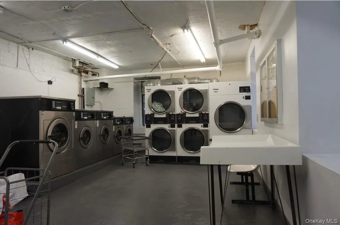 2187 Holland Avenue, New York, NY, 1 Bedroom Bedrooms, 4 Rooms Rooms,1 BathroomBathrooms,Residential Lease,For Rent,Holland,0,970631 2187 Holland Avenue, New York, NY, 1 Bedroom Bedrooms, 4 Rooms Rooms,1 BathroomBathrooms,Residential Lease,For Rent,Holland,0,970631