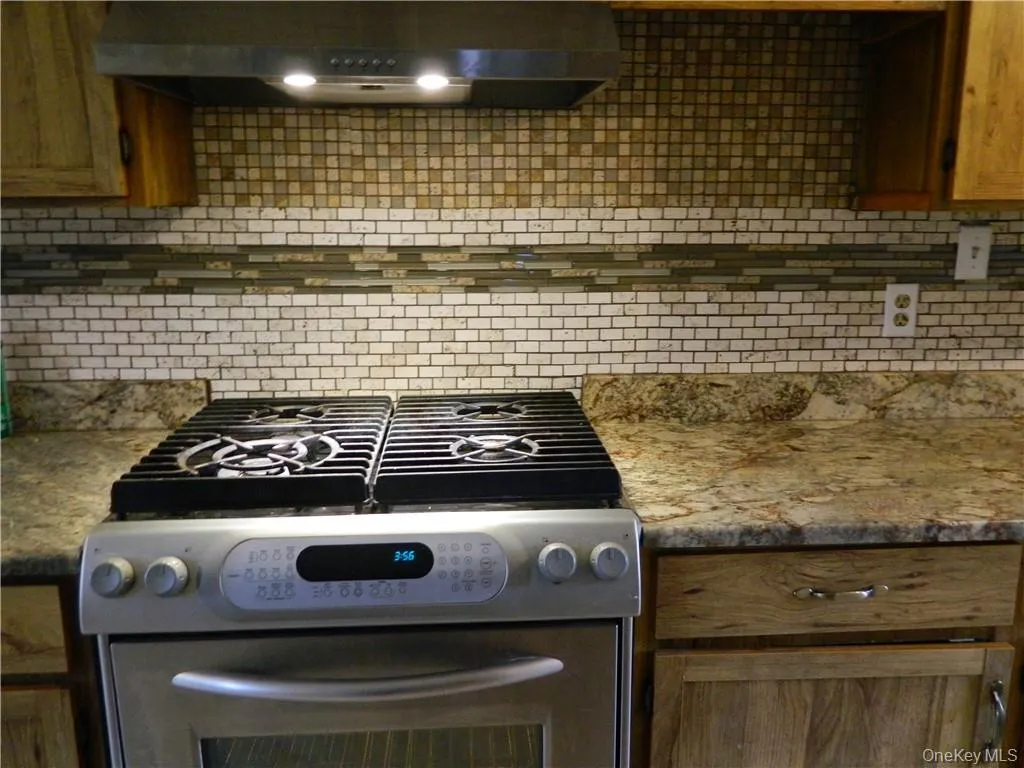 34 Kings Highway, Clarkstown, NY, 2 Bedrooms Bedrooms, 9 Rooms Rooms,2 BathroomsBathrooms,Residential Lease,For Rent,Kings,0,970661 34 Kings Highway, Clarkstown, NY, 2 Bedrooms Bedrooms, 9 Rooms Rooms,2 BathroomsBathrooms,Residential Lease,For Rent,Kings,0,970661