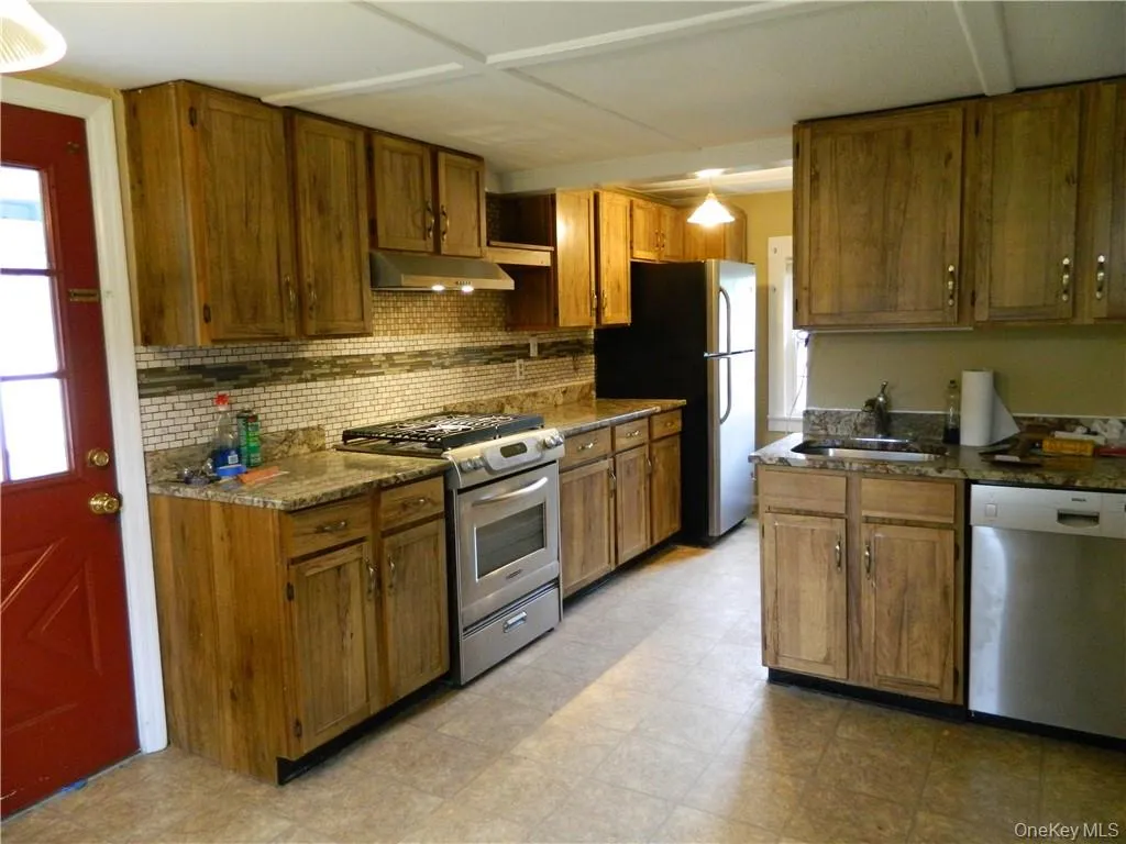 34 Kings Highway, Clarkstown, NY, 2 Bedrooms Bedrooms, 9 Rooms Rooms,2 BathroomsBathrooms,Residential Lease,For Rent,Kings,0,970661 34 Kings Highway, Clarkstown, NY, 2 Bedrooms Bedrooms, 9 Rooms Rooms,2 BathroomsBathrooms,Residential Lease,For Rent,Kings,0,970661