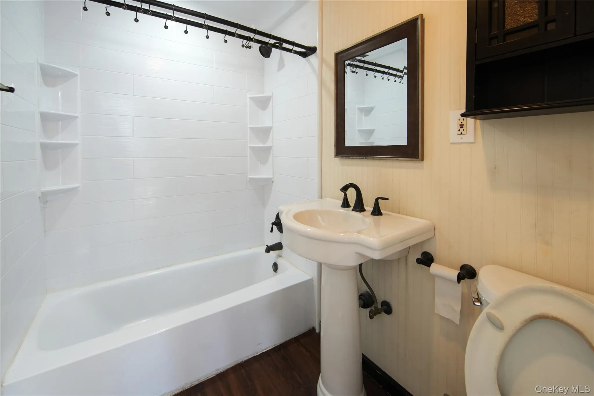 32 Needle Lane, Hempstead, NY, 5 Bedrooms Bedrooms, 8 Rooms Rooms,2 BathroomsBathrooms,Residential Lease,For Rent,Needle,0,970681 32 Needle Lane, Hempstead, NY, 5 Bedrooms Bedrooms, 8 Rooms Rooms,2 BathroomsBathrooms,Residential Lease,For Rent,Needle,0,970681