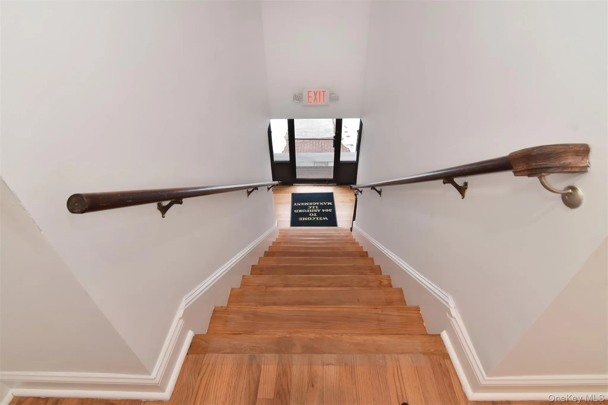 Stair case to 2nd floor. Stair case to 2nd floor.
