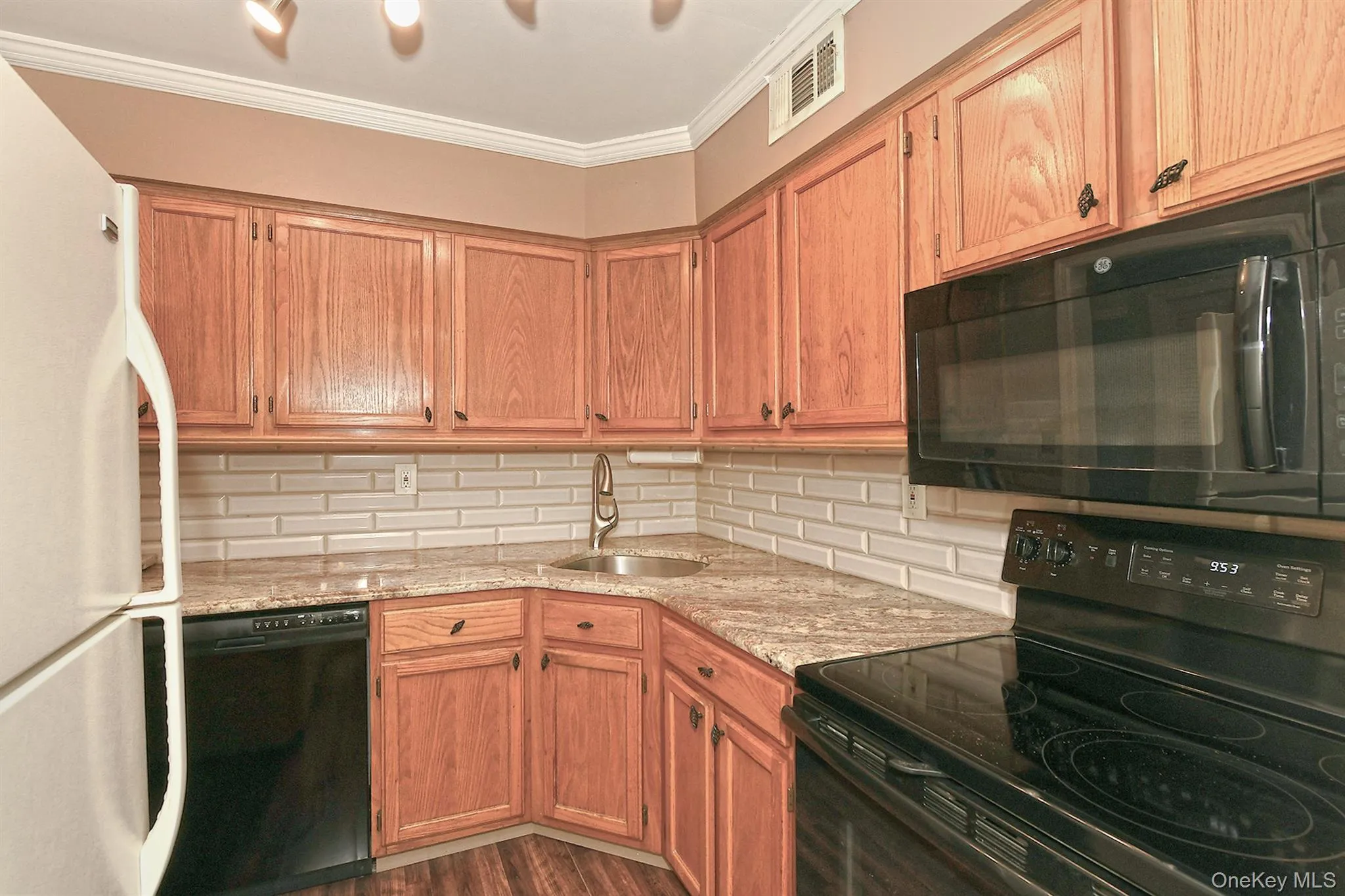 171 Fairview Circle, Brookhaven, NY, 2 Bedrooms Bedrooms, 5 Rooms Rooms,1 BathroomBathrooms,Residential Lease,For Rent,Fairview,0,970688 171 Fairview Circle, Brookhaven, NY, 2 Bedrooms Bedrooms, 5 Rooms Rooms,1 BathroomBathrooms,Residential Lease,For Rent,Fairview,0,970688