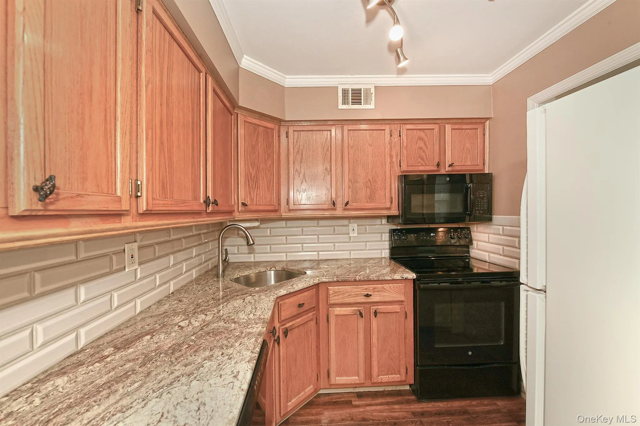 171 Fairview Circle, Brookhaven, NY, 2 Bedrooms Bedrooms, 5 Rooms Rooms,1 BathroomBathrooms,Residential Lease,For Rent,Fairview,0,970688 171 Fairview Circle, Brookhaven, NY, 2 Bedrooms Bedrooms, 5 Rooms Rooms,1 BathroomBathrooms,Residential Lease,For Rent,Fairview,0,970688