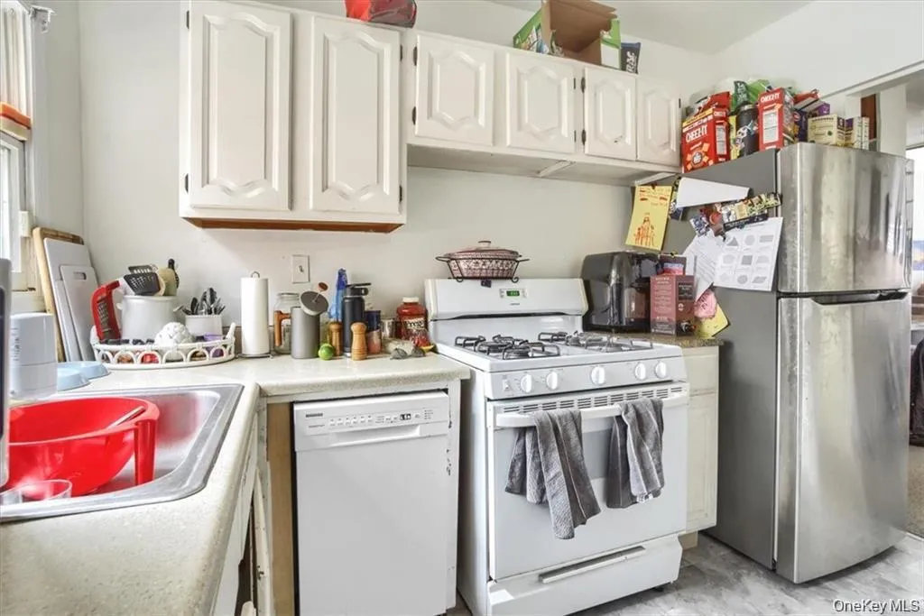 78 Burd Street, Orangetown, NY, 2 Bedrooms Bedrooms, 6 Rooms Rooms,1 BathroomBathrooms,Residential Lease,For Rent,Burd,0,970696 78 Burd Street, Orangetown, NY, 2 Bedrooms Bedrooms, 6 Rooms Rooms,1 BathroomBathrooms,Residential Lease,For Rent,Burd,0,970696