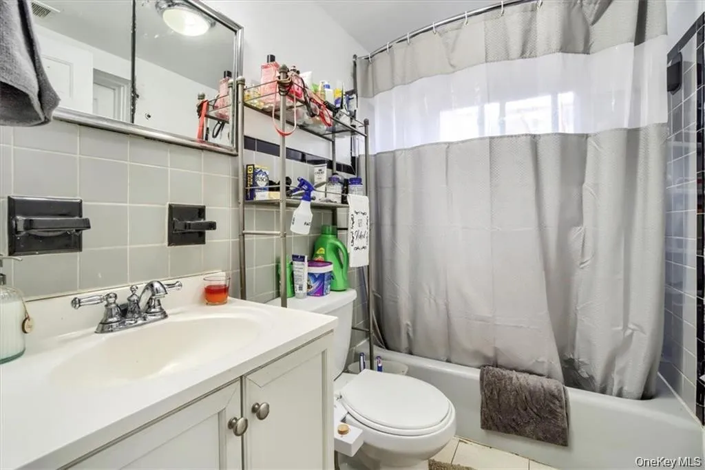 78 Burd Street, Orangetown, NY, 2 Bedrooms Bedrooms, 6 Rooms Rooms,1 BathroomBathrooms,Residential Lease,For Rent,Burd,0,970696 78 Burd Street, Orangetown, NY, 2 Bedrooms Bedrooms, 6 Rooms Rooms,1 BathroomBathrooms,Residential Lease,For Rent,Burd,0,970696