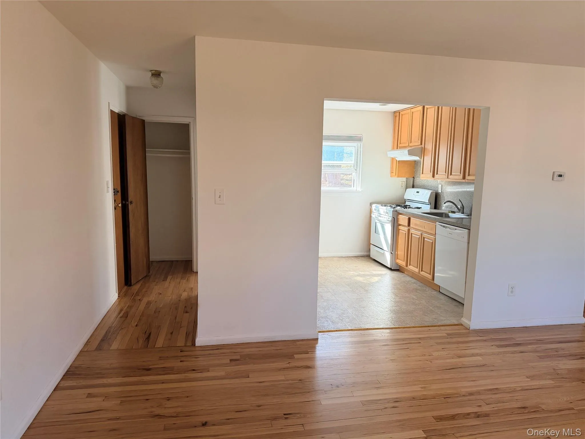 86 Mc Loughlin Street, Glen Cove, NY, 2 Bedrooms Bedrooms, 4 Rooms Rooms,1 BathroomBathrooms,Residential Lease,For Rent,Mc Loughlin,0,970704 86 Mc Loughlin Street, Glen Cove, NY, 2 Bedrooms Bedrooms, 4 Rooms Rooms,1 BathroomBathrooms,Residential Lease,For Rent,Mc Loughlin,0,970704