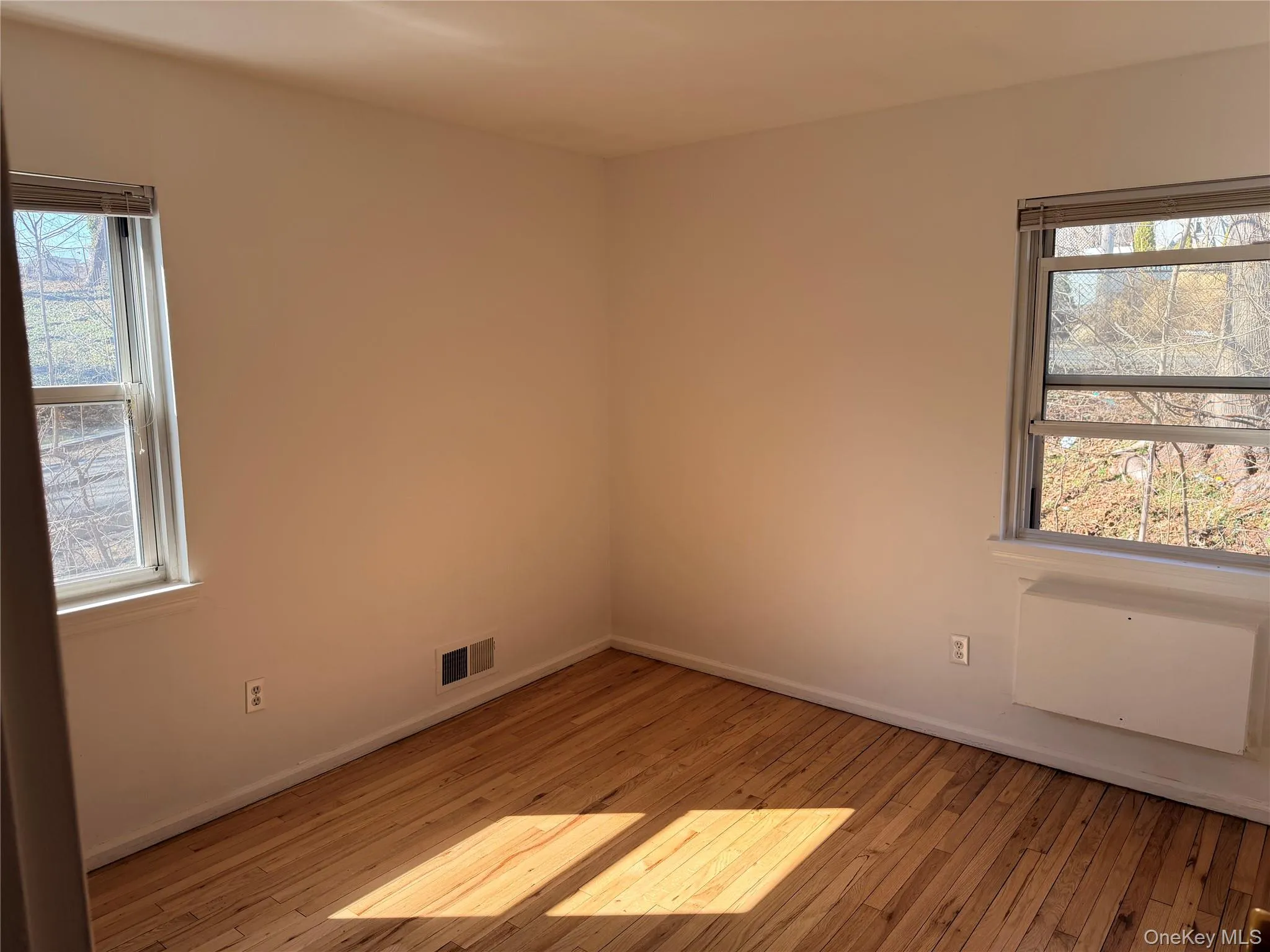 86 Mc Loughlin Street, Glen Cove, NY, 2 Bedrooms Bedrooms, 4 Rooms Rooms,1 BathroomBathrooms,Residential Lease,For Rent,Mc Loughlin,0,970704 86 Mc Loughlin Street, Glen Cove, NY, 2 Bedrooms Bedrooms, 4 Rooms Rooms,1 BathroomBathrooms,Residential Lease,For Rent,Mc Loughlin,0,970704