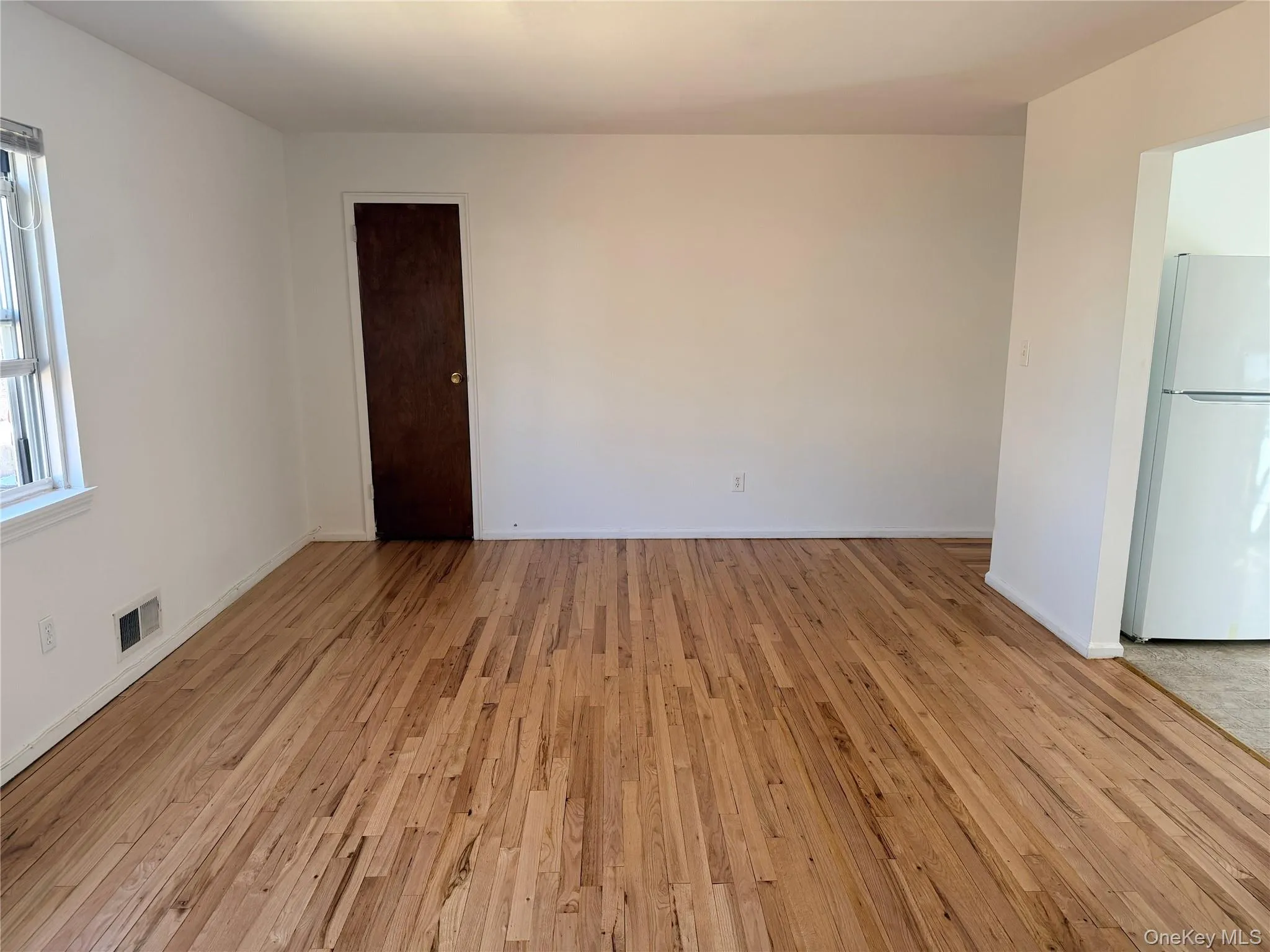 86 Mc Loughlin Street, Glen Cove, NY, 2 Bedrooms Bedrooms, 4 Rooms Rooms,1 BathroomBathrooms,Residential Lease,For Rent,Mc Loughlin,0,970704 86 Mc Loughlin Street, Glen Cove, NY, 2 Bedrooms Bedrooms, 4 Rooms Rooms,1 BathroomBathrooms,Residential Lease,For Rent,Mc Loughlin,0,970704