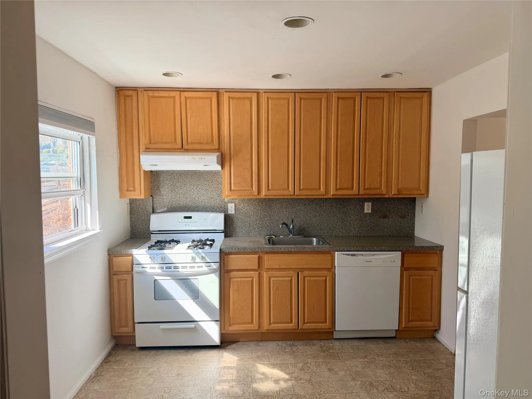 86 Mc Loughlin Street, Glen Cove, NY, 2 Bedrooms Bedrooms, 4 Rooms Rooms,1 BathroomBathrooms,Residential Lease,For Rent,Mc Loughlin,0,970704 86 Mc Loughlin Street, Glen Cove, NY, 2 Bedrooms Bedrooms, 4 Rooms Rooms,1 BathroomBathrooms,Residential Lease,For Rent,Mc Loughlin,0,970704