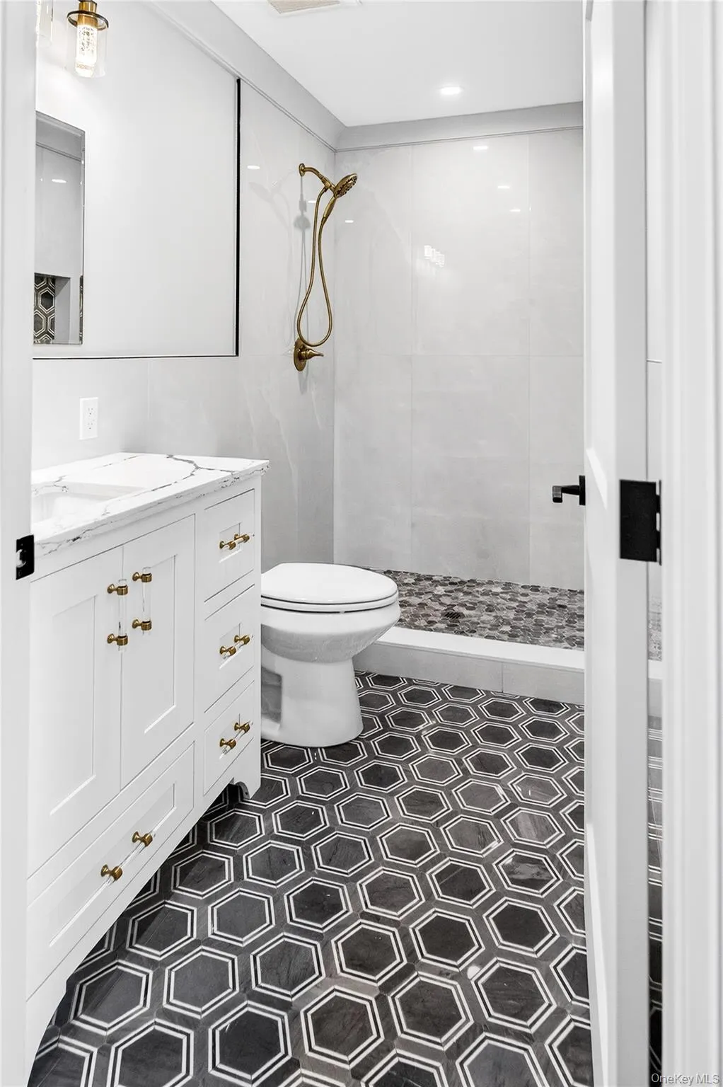 7 Victoria Lane, Yonkers, NY, 3 Bedrooms Bedrooms, 6 Rooms Rooms,2 BathroomsBathrooms,Residential Lease,For Rent,Victoria,0,970727 7 Victoria Lane, Yonkers, NY, 3 Bedrooms Bedrooms, 6 Rooms Rooms,2 BathroomsBathrooms,Residential Lease,For Rent,Victoria,0,970727