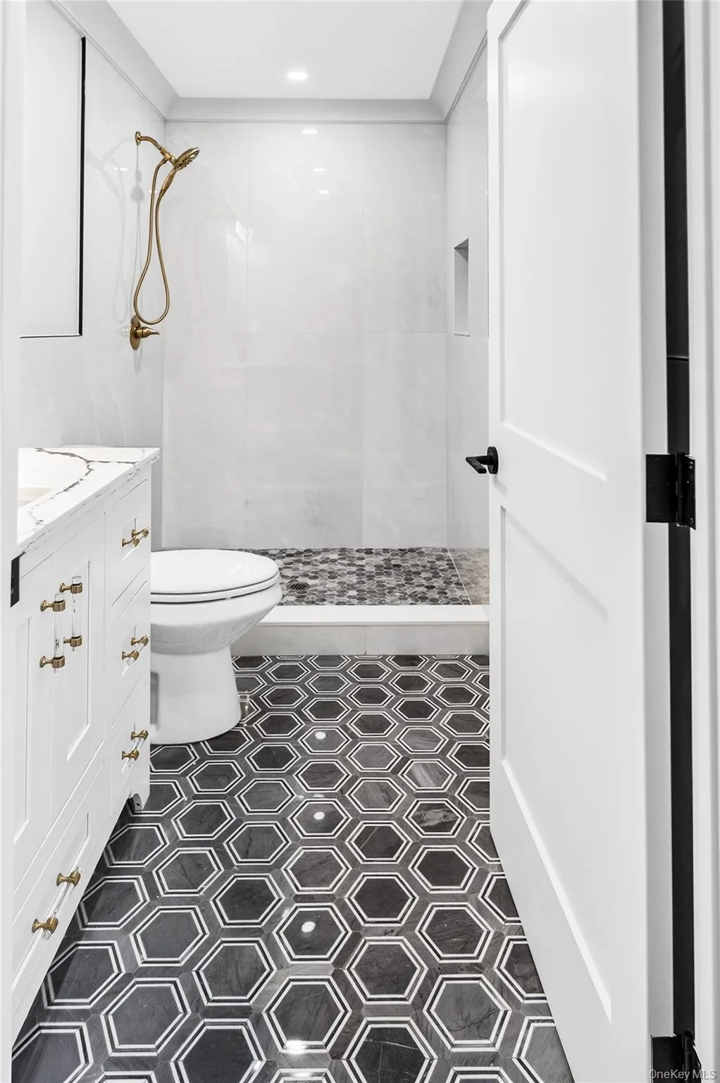 7 Victoria Lane, Yonkers, NY, 3 Bedrooms Bedrooms, 6 Rooms Rooms,2 BathroomsBathrooms,Residential Lease,For Rent,Victoria,0,970727 7 Victoria Lane, Yonkers, NY, 3 Bedrooms Bedrooms, 6 Rooms Rooms,2 BathroomsBathrooms,Residential Lease,For Rent,Victoria,0,970727