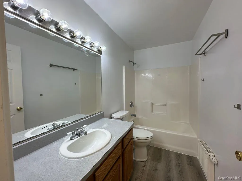 Full bathroom of similar unit. Full bathroom of similar unit.