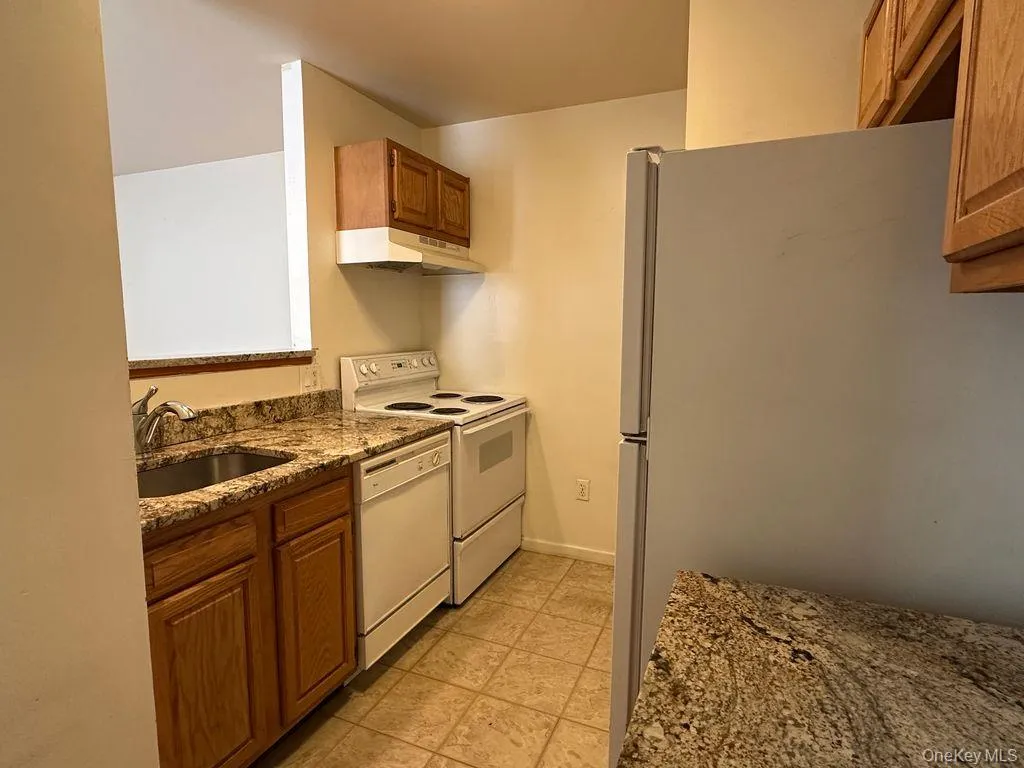 Kitchen of similar unit. Kitchen of similar unit.