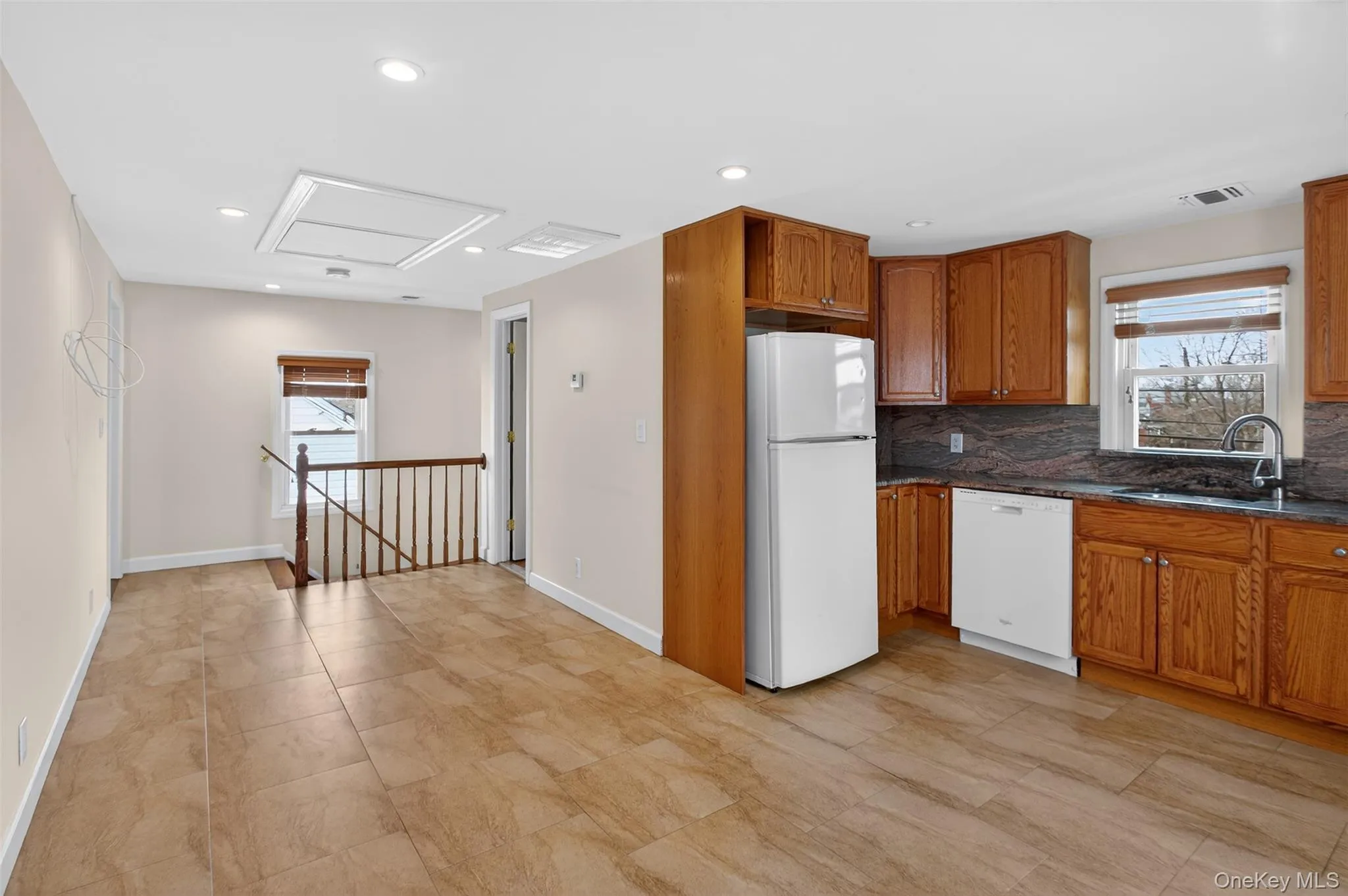 256 Royal Avenue, North Hempstead, NY, 2 Bedrooms Bedrooms, 5 Rooms Rooms,3 BathroomsBathrooms,Residential Lease,For Rent,Royal,0,970748 256 Royal Avenue, North Hempstead, NY, 2 Bedrooms Bedrooms, 5 Rooms Rooms,3 BathroomsBathrooms,Residential Lease,For Rent,Royal,0,970748