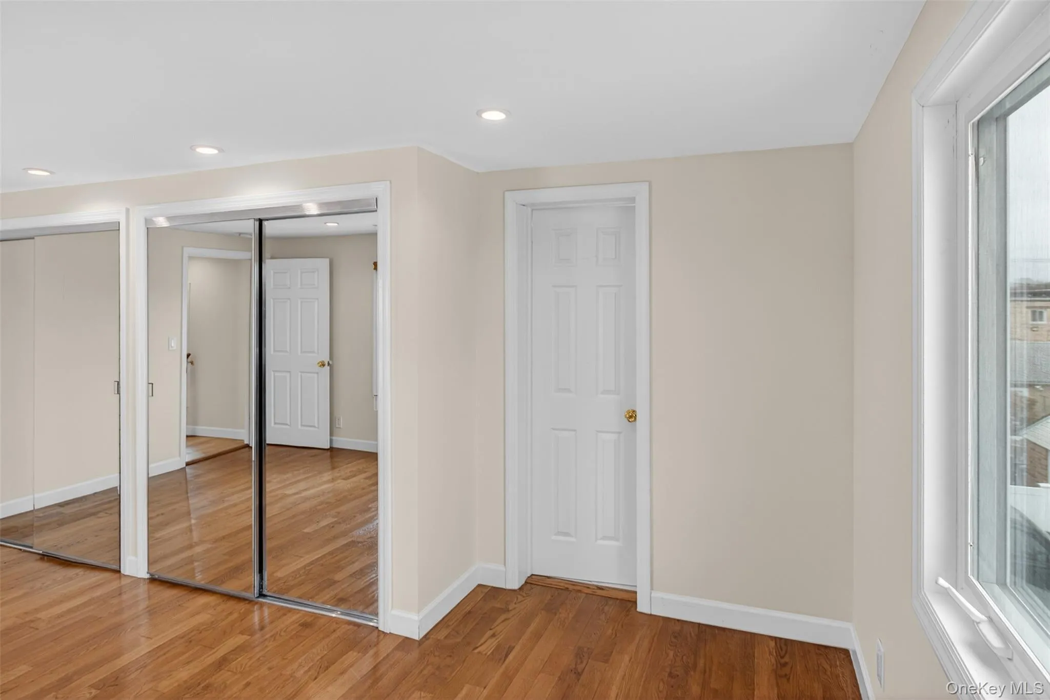 256 Royal Avenue, North Hempstead, NY, 2 Bedrooms Bedrooms, 5 Rooms Rooms,3 BathroomsBathrooms,Residential Lease,For Rent,Royal,0,970748 256 Royal Avenue, North Hempstead, NY, 2 Bedrooms Bedrooms, 5 Rooms Rooms,3 BathroomsBathrooms,Residential Lease,For Rent,Royal,0,970748