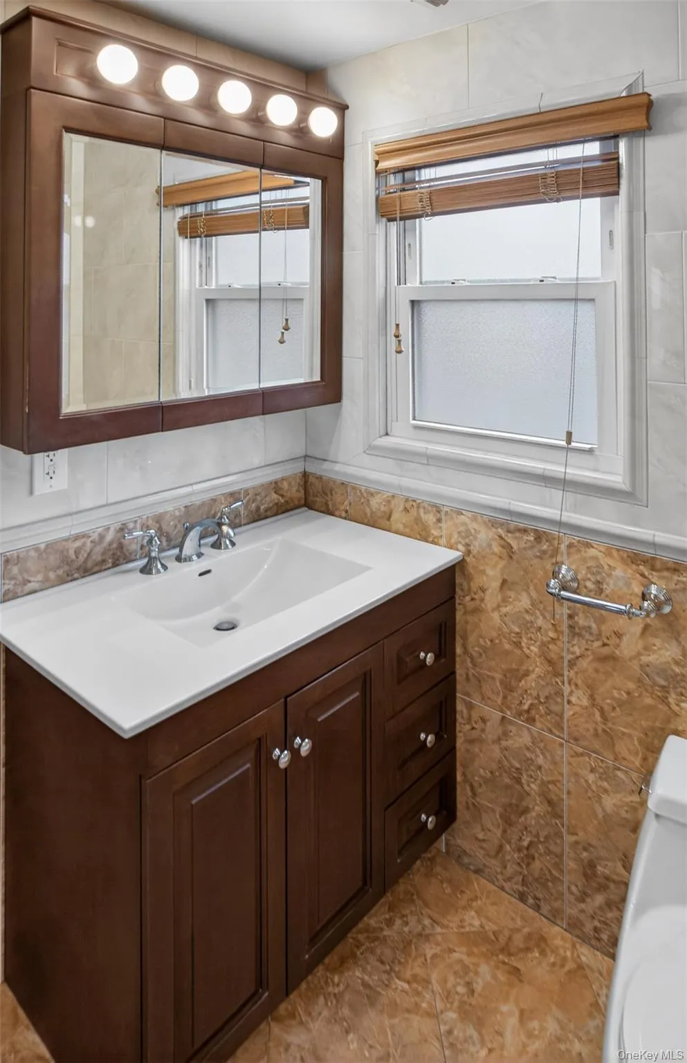 256 Royal Avenue, North Hempstead, NY, 2 Bedrooms Bedrooms, 5 Rooms Rooms,3 BathroomsBathrooms,Residential Lease,For Rent,Royal,0,970748 256 Royal Avenue, North Hempstead, NY, 2 Bedrooms Bedrooms, 5 Rooms Rooms,3 BathroomsBathrooms,Residential Lease,For Rent,Royal,0,970748