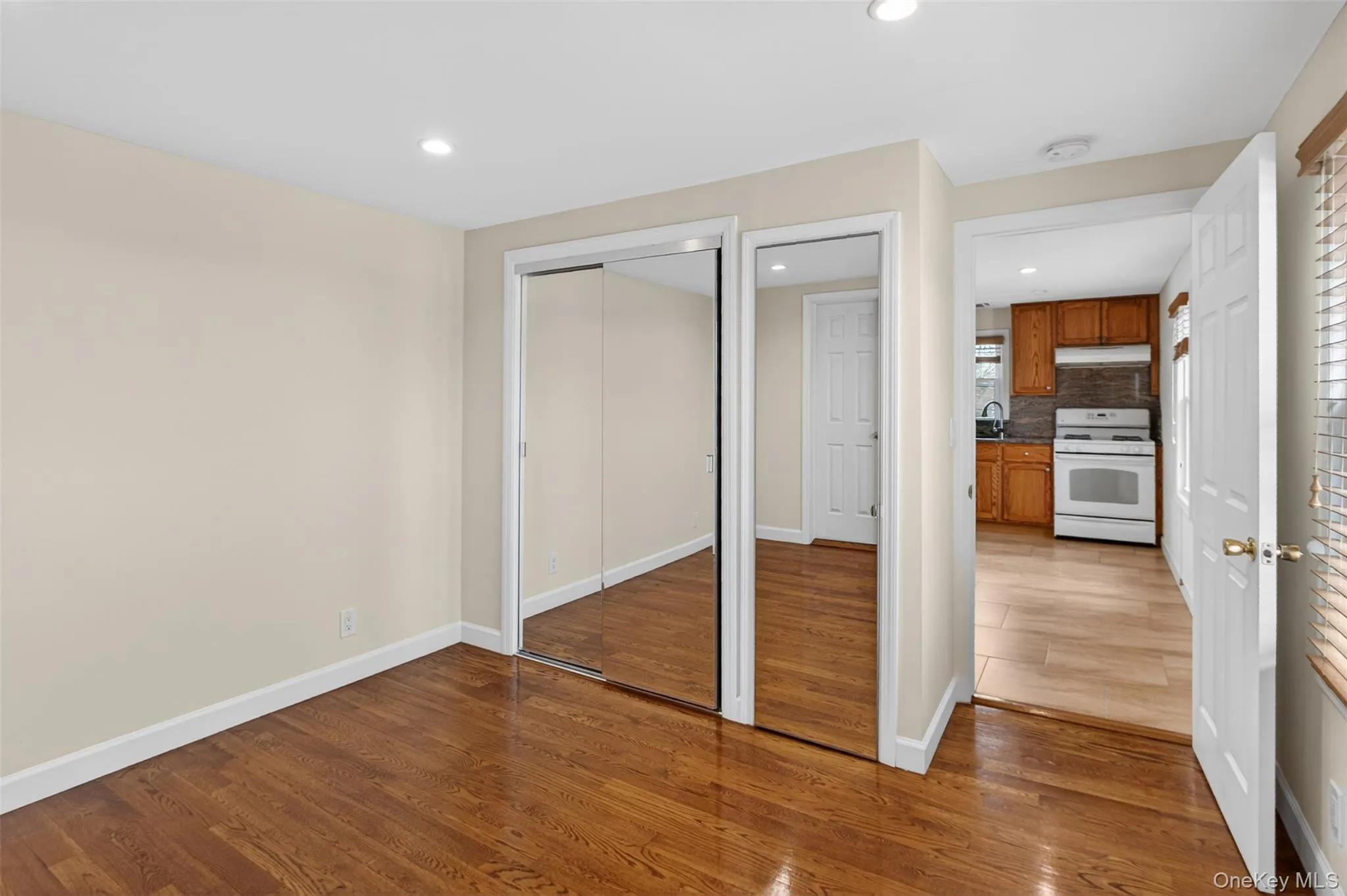 256 Royal Avenue, North Hempstead, NY, 2 Bedrooms Bedrooms, 5 Rooms Rooms,3 BathroomsBathrooms,Residential Lease,For Rent,Royal,0,970748 256 Royal Avenue, North Hempstead, NY, 2 Bedrooms Bedrooms, 5 Rooms Rooms,3 BathroomsBathrooms,Residential Lease,For Rent,Royal,0,970748