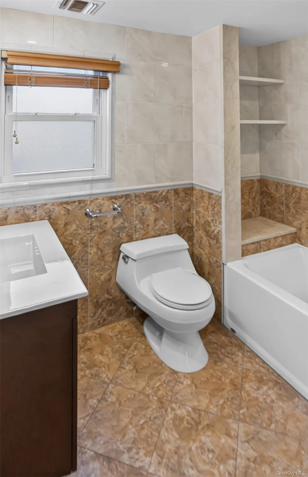 256 Royal Avenue, North Hempstead, NY, 2 Bedrooms Bedrooms, 5 Rooms Rooms,3 BathroomsBathrooms,Residential Lease,For Rent,Royal,0,970748 256 Royal Avenue, North Hempstead, NY, 2 Bedrooms Bedrooms, 5 Rooms Rooms,3 BathroomsBathrooms,Residential Lease,For Rent,Royal,0,970748