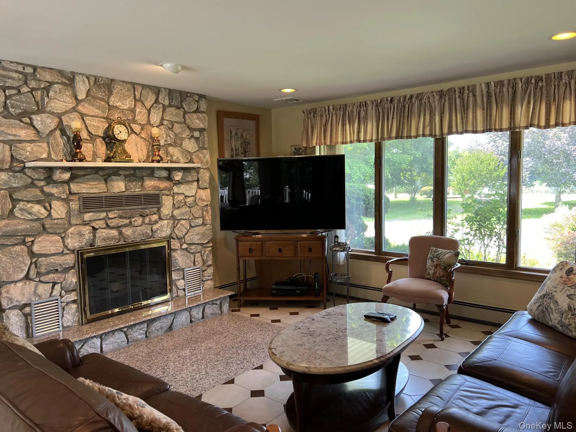 Lving rooms, where a cozy fireplace adds charm and warmth. Lving rooms, where a cozy fireplace adds charm and warmth.