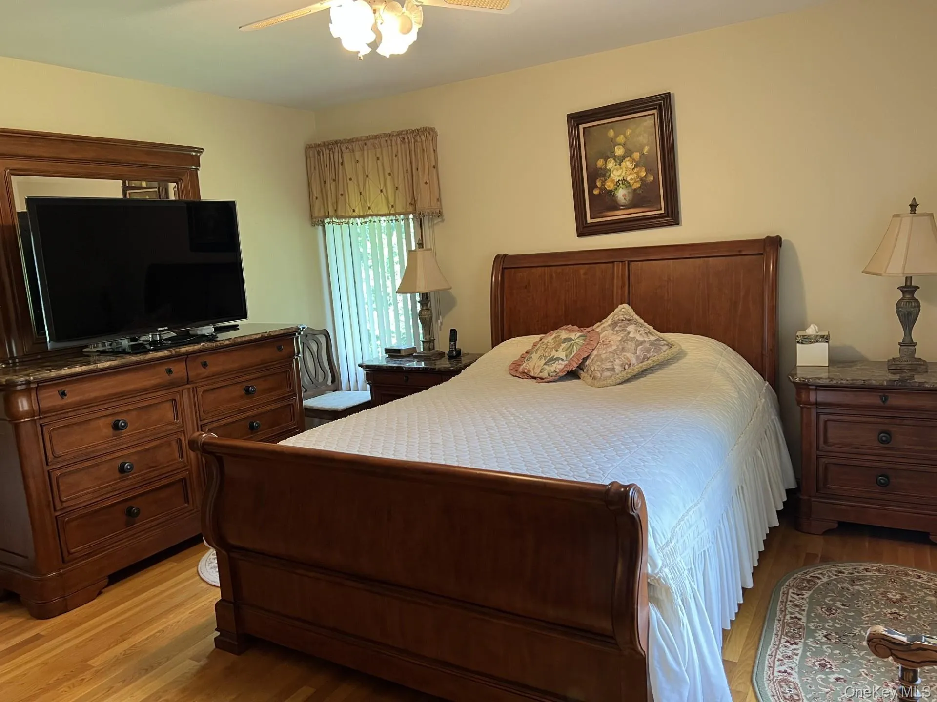 1st en-suite bedroom with queen bed. 1st en-suite bedroom with queen bed.