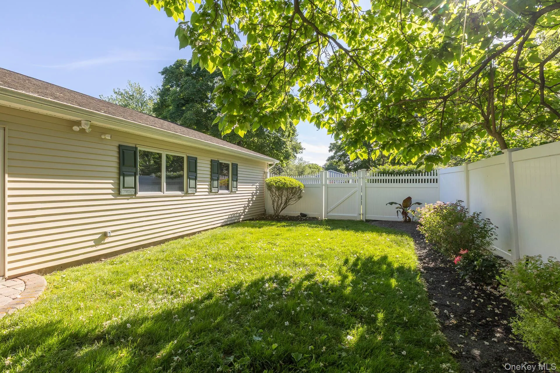 60 Thadford Street, Huntington, NY, 4 Bedrooms Bedrooms, 8 Rooms Rooms,2 BathroomsBathrooms,Residential,For Rent,Thadford,0,970759 60 Thadford Street, Huntington, NY, 4 Bedrooms Bedrooms, 8 Rooms Rooms,2 BathroomsBathrooms,Residential,For Rent,Thadford,0,970759