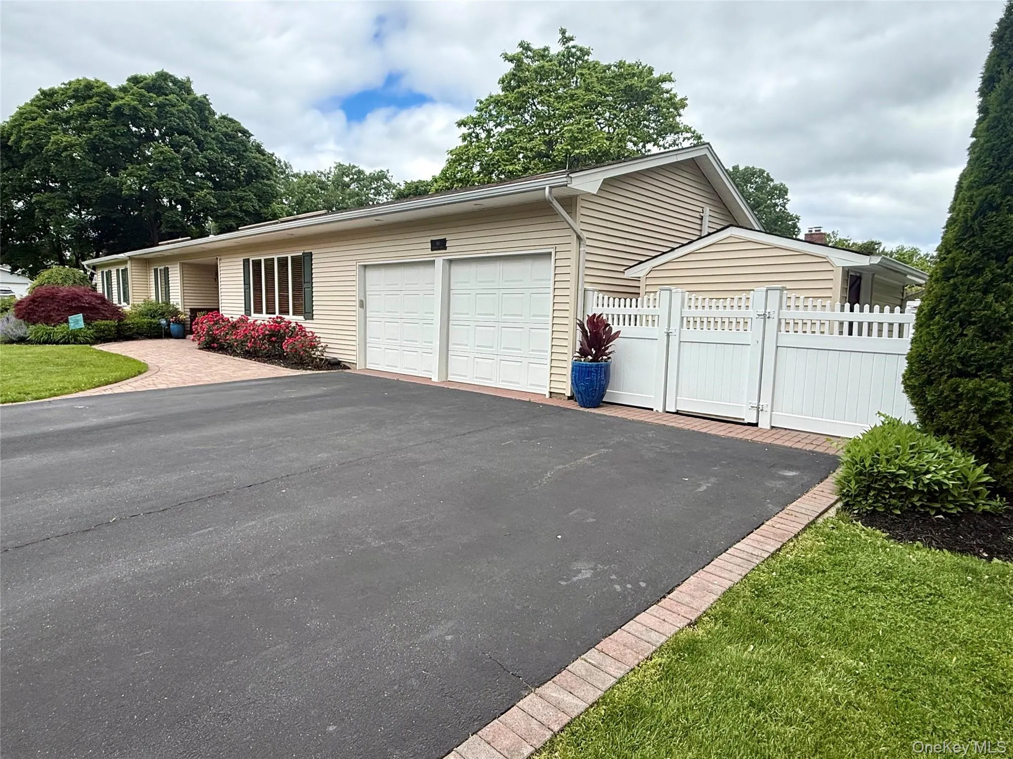 60 Thadford Street, Huntington, NY, 4 Bedrooms Bedrooms, 8 Rooms Rooms,2 BathroomsBathrooms,Residential,For Rent,Thadford,0,970759 60 Thadford Street, Huntington, NY, 4 Bedrooms Bedrooms, 8 Rooms Rooms,2 BathroomsBathrooms,Residential,For Rent,Thadford,0,970759