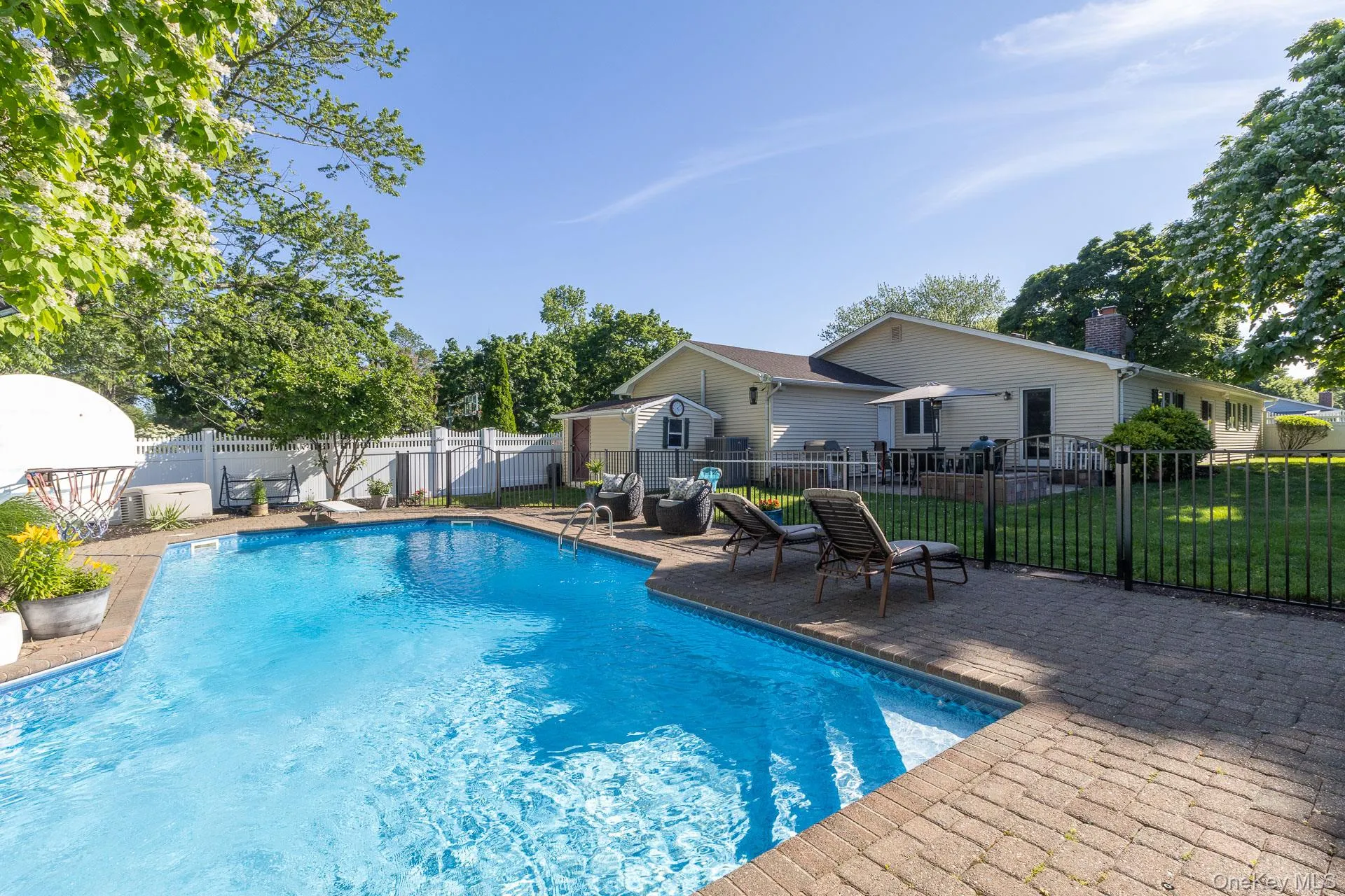60 Thadford Street, Huntington, NY, 4 Bedrooms Bedrooms, 8 Rooms Rooms,2 BathroomsBathrooms,Residential,For Rent,Thadford,0,970759 60 Thadford Street, Huntington, NY, 4 Bedrooms Bedrooms, 8 Rooms Rooms,2 BathroomsBathrooms,Residential,For Rent,Thadford,0,970759