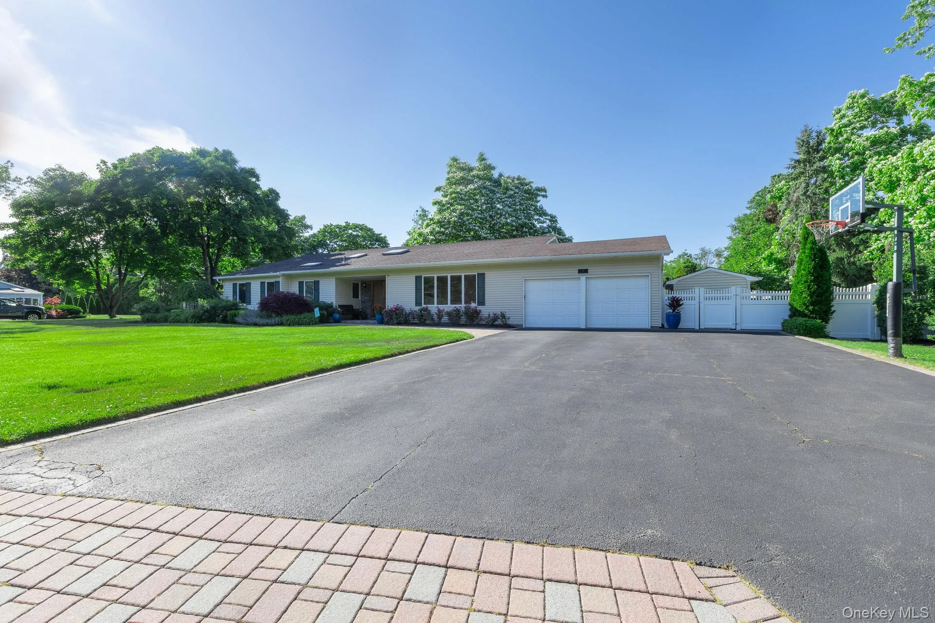 60 Thadford Street, Huntington, NY, 4 Bedrooms Bedrooms, 8 Rooms Rooms,2 BathroomsBathrooms,Residential,For Rent,Thadford,0,970759 60 Thadford Street, Huntington, NY, 4 Bedrooms Bedrooms, 8 Rooms Rooms,2 BathroomsBathrooms,Residential,For Rent,Thadford,0,970759