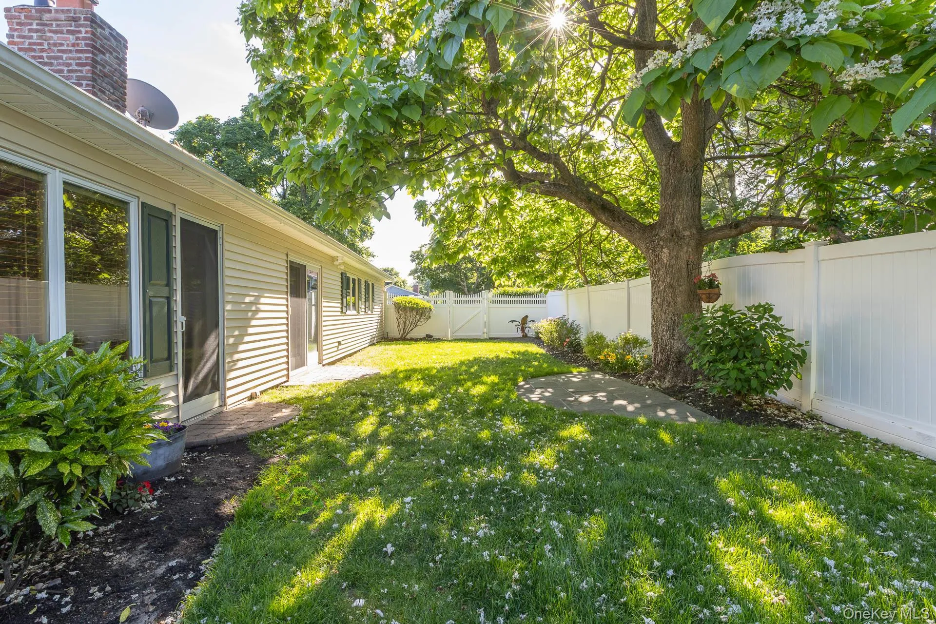60 Thadford Street, Huntington, NY, 4 Bedrooms Bedrooms, 8 Rooms Rooms,2 BathroomsBathrooms,Residential,For Rent,Thadford,0,970759 60 Thadford Street, Huntington, NY, 4 Bedrooms Bedrooms, 8 Rooms Rooms,2 BathroomsBathrooms,Residential,For Rent,Thadford,0,970759