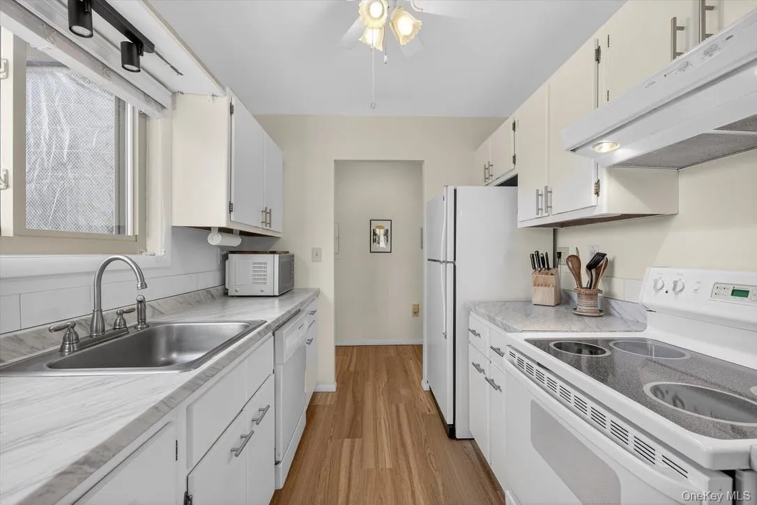 135 Sterling Street, Fishkill, NY, 2 Bedrooms Bedrooms, 5 Rooms Rooms,1 BathroomBathrooms,Residential,For Rent,Sterling,0,970784 135 Sterling Street, Fishkill, NY, 2 Bedrooms Bedrooms, 5 Rooms Rooms,1 BathroomBathrooms,Residential,For Rent,Sterling,0,970784